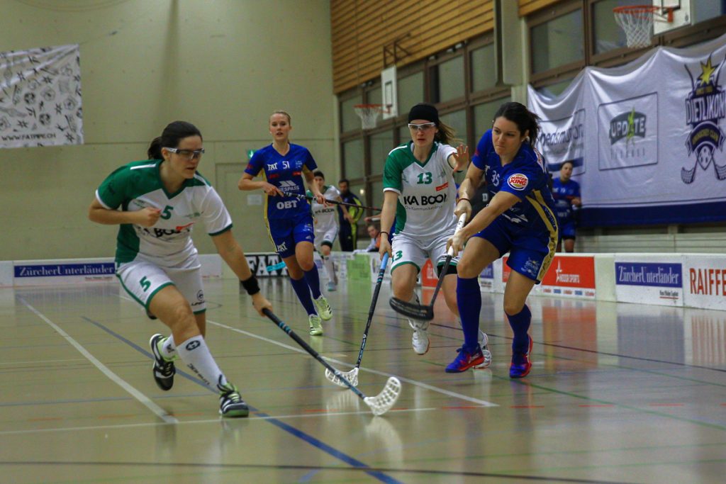 Hüenerweid (Dietlikon), 12.11.2017, Damen NLA 9. Runde, UHC Dietlikon - UHC Waldkirch-St. Gallen, 
(Claudio Schwarz, unihockey-fotos.ch), Christelle Wohlhauser (Nr. 35, UHC Dietlikon) schiesst das 4:2

Copyright: Claudio Schwarz, unihockey-fotos.ch – Dieses Bild wurde durch swiss unihockey lizenziert und darf ausschliesslich auf den Online-Kanälen von swiss unihockey verwendet werden. Die redaktionelle oder kommerzielle Nutzung durch Dritte (Medien, Vereine, Unternehmen oder Privatpersonen) per Download von diesem flickr-Account ist ausgeschlossen. Das Bild kann bei Interesse via unihockey-fotos.ch kostenpflichtig lizenziert werden. unihockey-fotos.ch behält sich vor, fehlbaren Medien, Vereinen, Unternehmen oder Privatpersonen Bilder mit einem Zuschlag in Rechnung zu stellen.