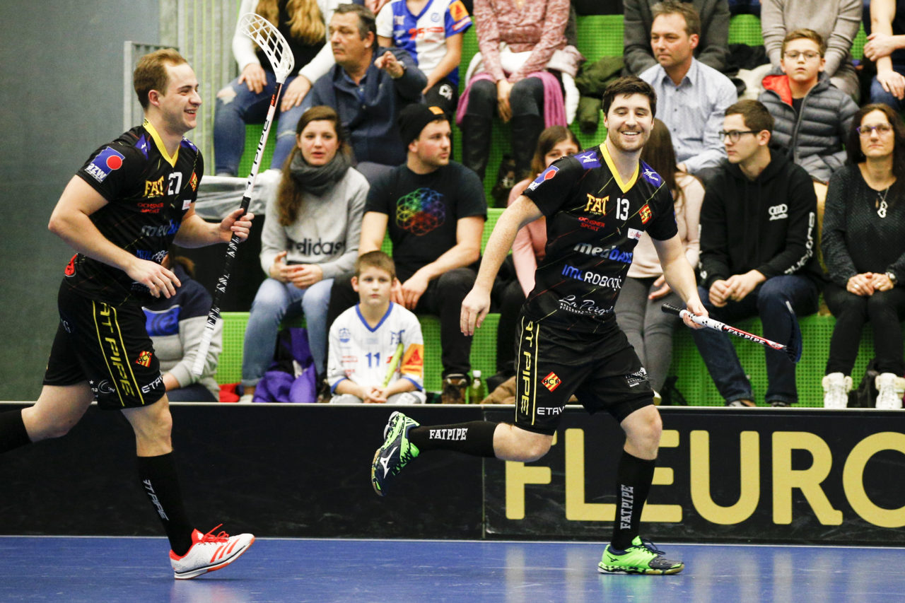 Jonas Lutz (Nr. 13, HC Rychenberg Winterthur) schiesst den HCR mit 1:2 in Fuehrung.

(Cup Halbfinale; GC - HC Rychenberg Winterthur; 12.1.2018,; Sporthalle Hardau, Zuerich)
Photos: www.unihockey-fotos.ch / Claudio Thoma