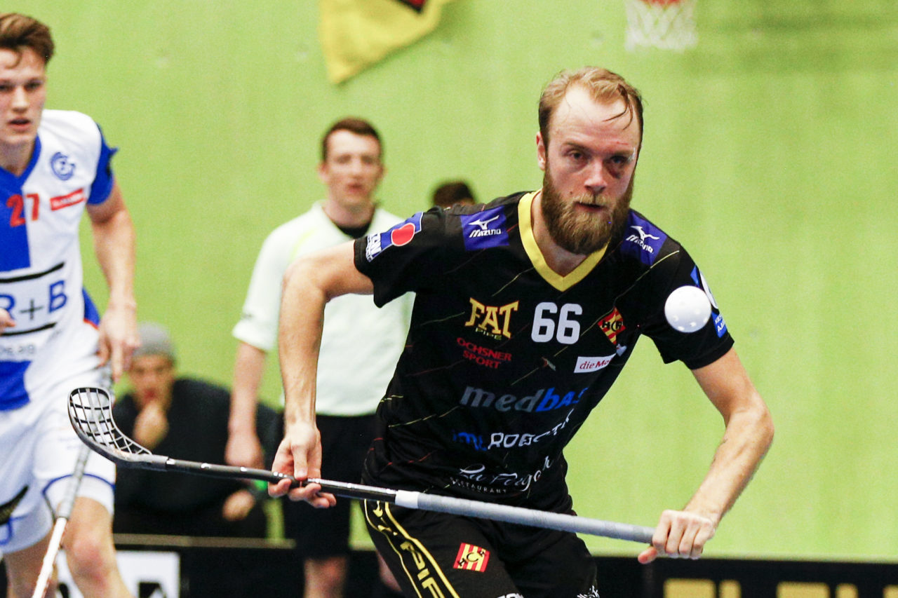 Rasmus Sundstedt (Nr. 66, HC Rychenberg Winterthur) hat den Ball im Blick.

(Cup Halbfinale; GC - HC Rychenberg Winterthur; 12.1.2018,; Sporthalle Hardau, Zuerich)
Photos: www.unihockey-fotos.ch / Claudio Thoma