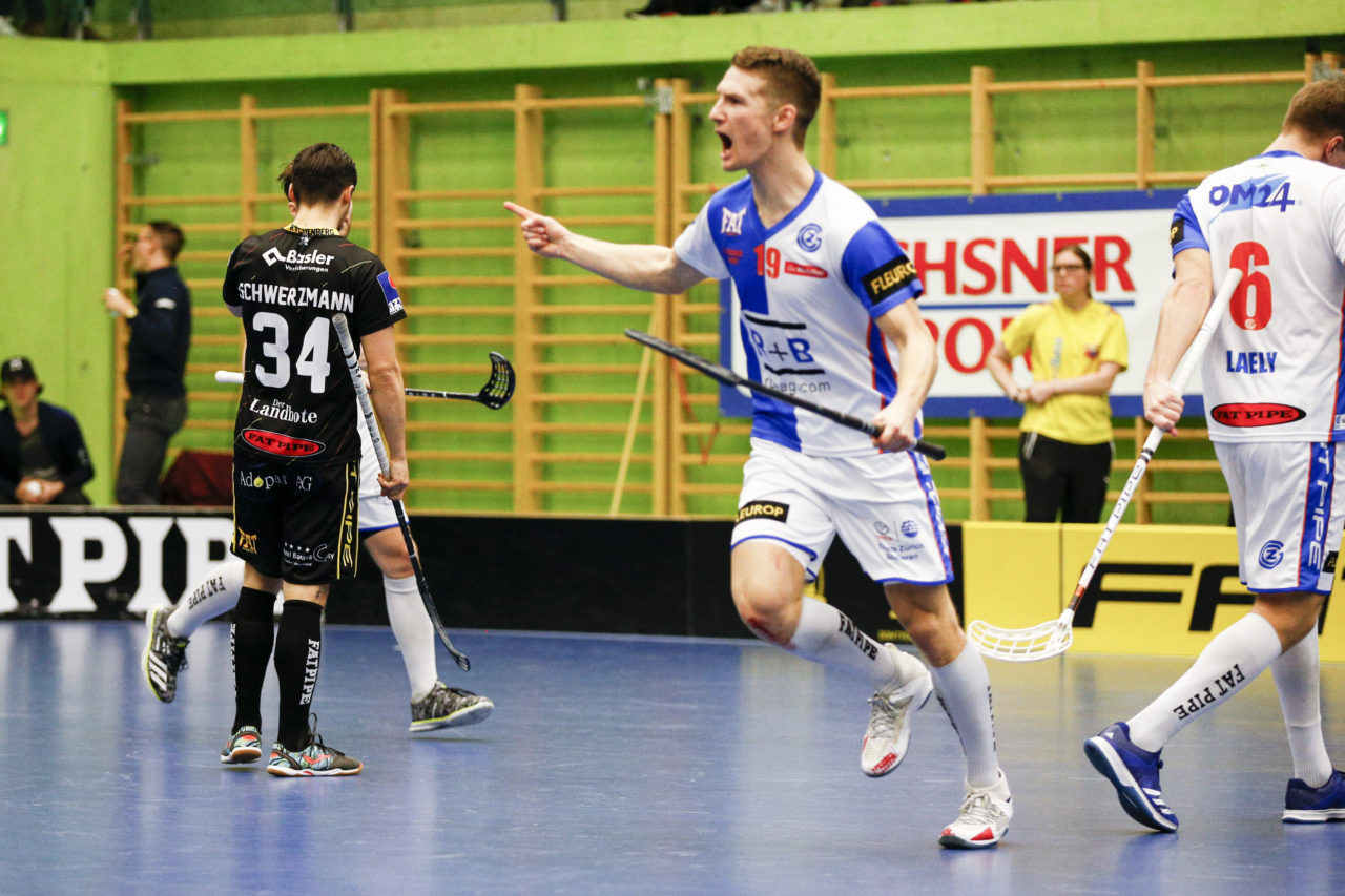 Daniel Steiger (Nr. 19, GC Unihockey) jubelt nach seinem Siegestreffer zum5:4.

(Cup Halbfinale; GC - HC Rychenberg Winterthur; 12.1.2018,; Sporthalle Hardau, Zuerich)
Photos: www.unihockey-fotos.ch / Claudio Thoma