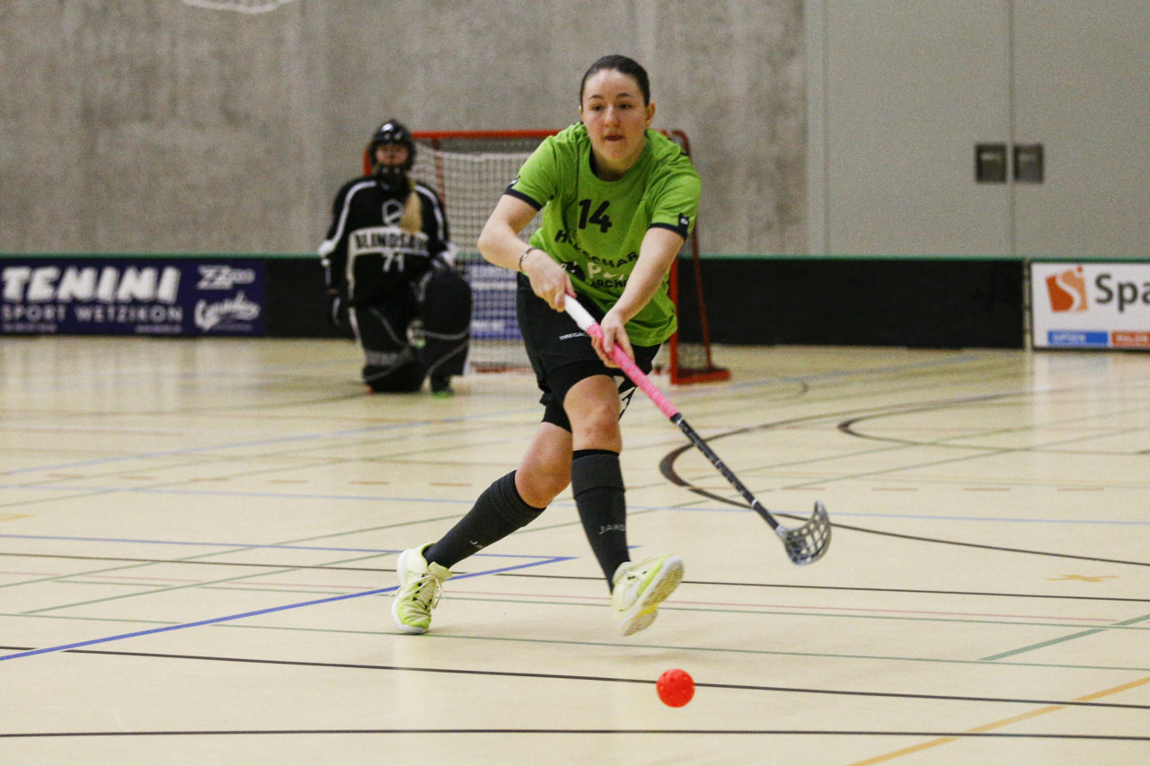 Michele Grob (Nr. 14, UHC Laupen) spielt einen Pass.

(UHC Laupen - Floorball Uri; 20.1.2018; Sporthalle Elba, Wald)
Photos: www.unihockey-fotos.ch / Claudio Thoma