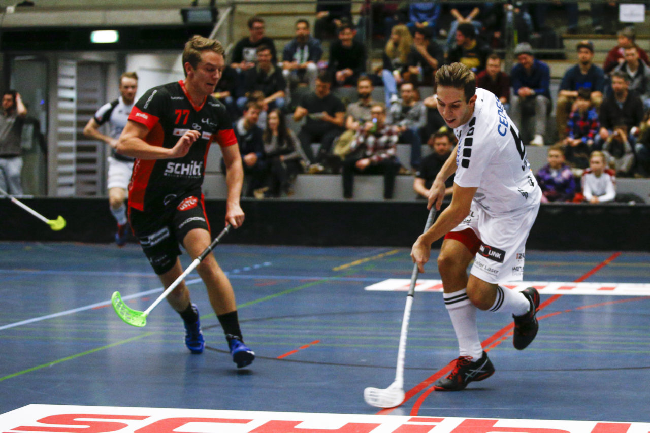 Lukas Veltsmid (Nr. 64, UHC Alligator Malans) mit einem Abschluss.

(UHC Uster - Alligator Malans; 20.1.2018; Sporthalle Buchholz, Uster)
Photos: www.unihockey-fotos.ch / Claudio Thoma