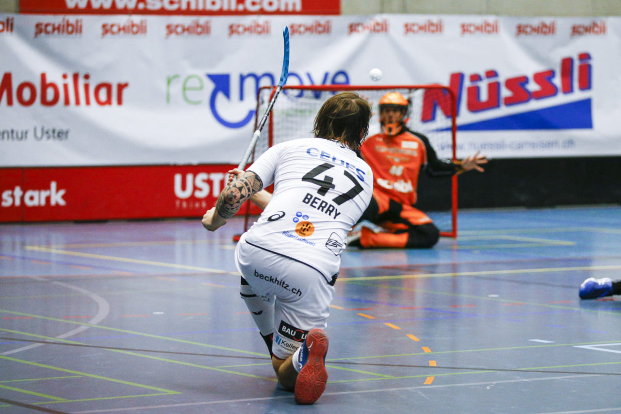 Kevin Berry (Nr. 47, UHC Alligator Malans) mit einem Abschluss.

(UHC Uster - Alligator Malans; 20.1.2018; Sporthalle Buchholz, Uster)
Photos: www.unihockey-fotos.ch / Claudio Thoma