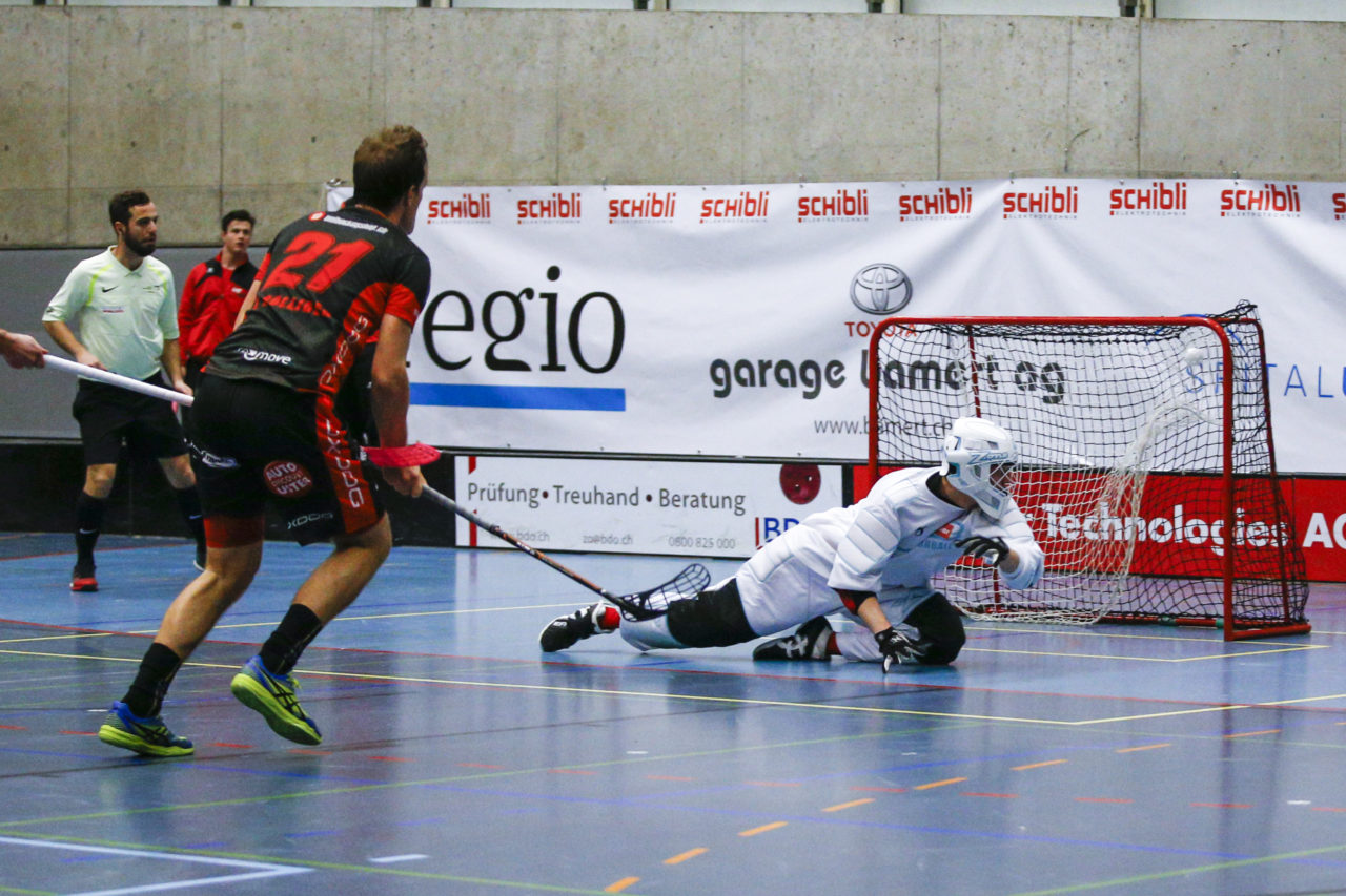 Florian Bolliger (Nr. 21, UHC Uster) erzielt das &:4 fuer Uster.

(UHC Uster - Alligator Malans; 20.1.2018; Sporthalle Buchholz, Uster)
Photos: www.unihockey-fotos.ch / Claudio Thoma