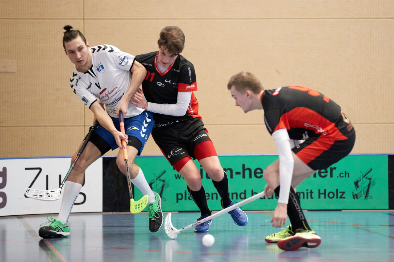Junioren U21A Zug United - UHC Uster 
Resultat 5 : 4 nach Verlängerung  am 7. Januar 2018 in der Sporthalle Hofmatt in Oberägeri 
Bild: Michael Peter