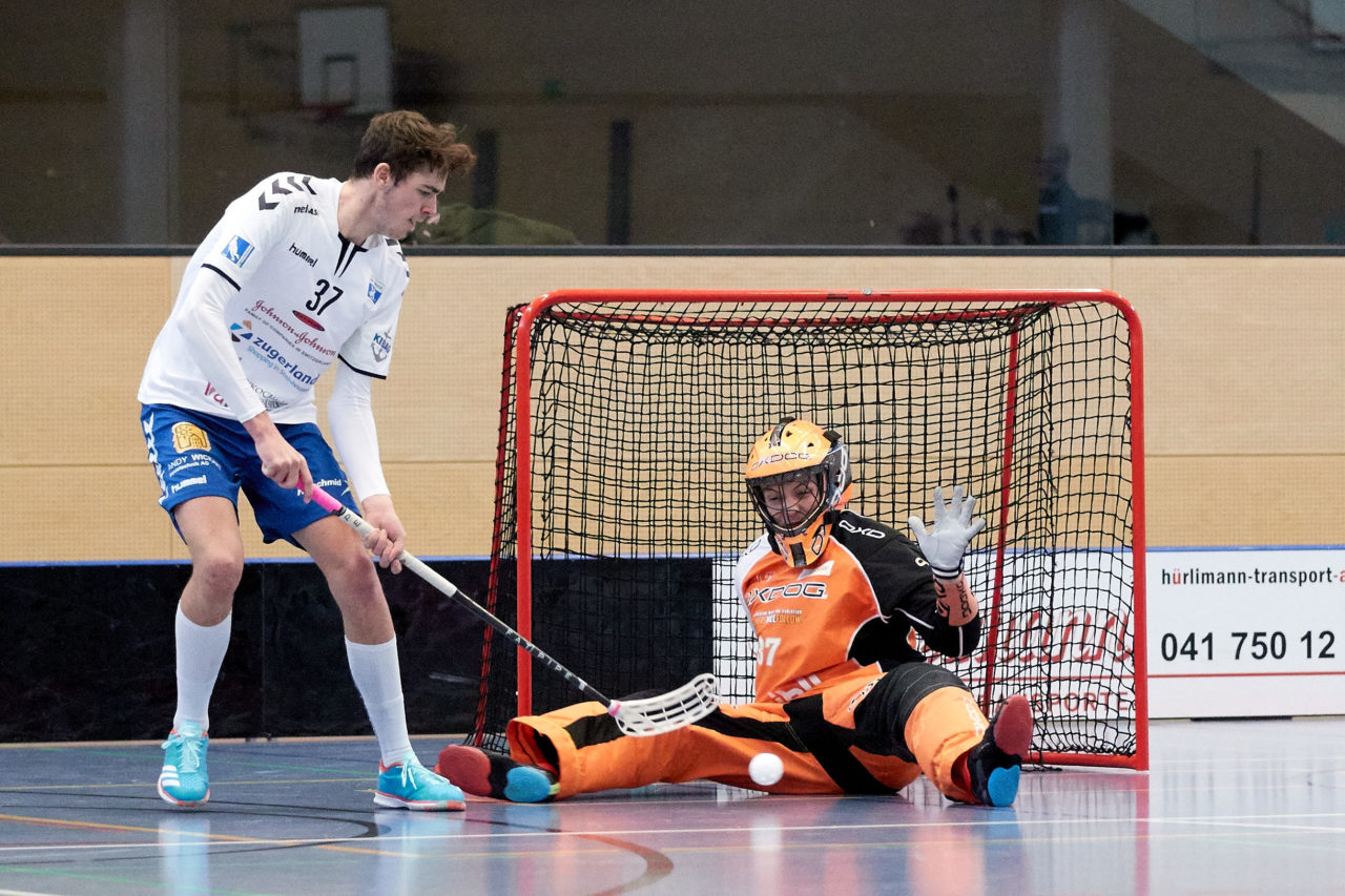 Junioren U21A Zug United - UHC Uster 
Resultat 5 : 4 nach Verlängerung  am 7. Januar 2018 in der Sporthalle Hofmatt in Oberägeri 
Bild: Michael Peter