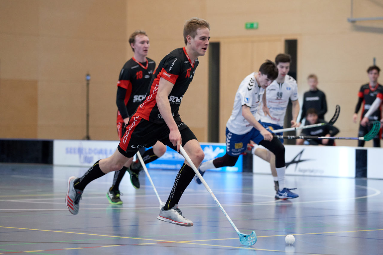 Junioren U21A Zug United - UHC Uster 
Resultat 5 : 4 nach Verlängerung  am 7. Januar 2018 in der Sporthalle Hofmatt in Oberägeri 
Bild: Michael Peter