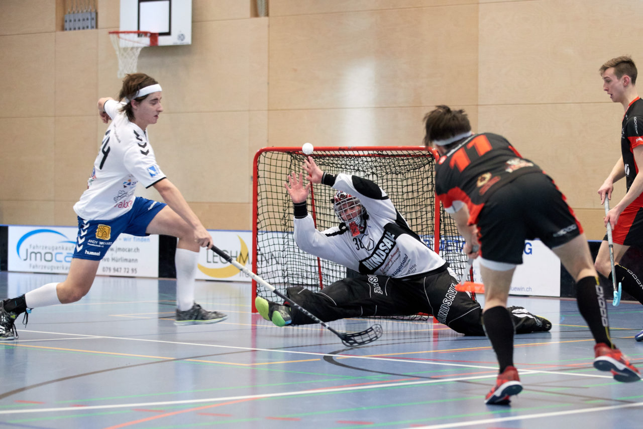 Junioren U21A Zug United - UHC Uster 
Resultat 5 : 4 nach Verlängerung  am 7. Januar 2018 in der Sporthalle Hofmatt in Oberägeri 
Bild: Michael Peter