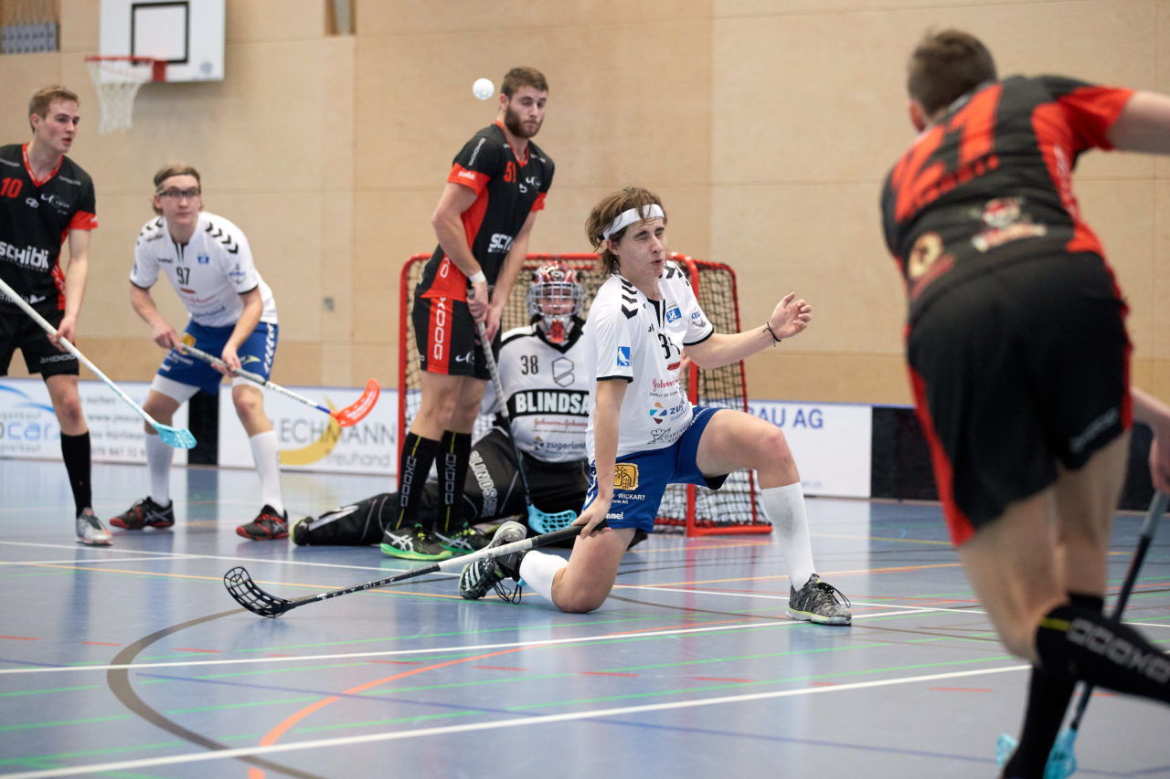Junioren U21A Zug United - UHC Uster 
Resultat 5 : 4 nach Verlängerung  am 7. Januar 2018 in der Sporthalle Hofmatt in Oberägeri 
Bild: Michael Peter