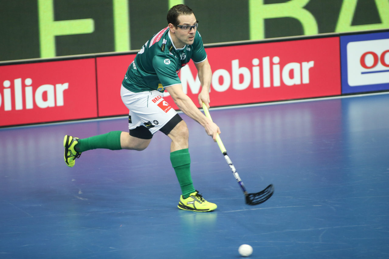 Wankdorfhalle (Bern), 24.02.2018, Unihockey Herren Schweizer Cupfinal, SV Wiler-Ersigen - GC Unihockey, Matthias Hofbauer (Nr. 19, SV Wiler-Ersigen)

(Severin Binkert, unihockey-fotos.ch)

Copyright: Severin Binkert, unihockey-fotos.ch – Dieses Bild wurde durch swiss unihockey lizenziert und darf ausschliesslich auf den Online-Kanälen von swiss unihockey verwendet werden. Die redaktionelle oder kommerzielle Nutzung durch Dritte (Medien, Vereine, Unternehmen oder Privatpersonen) per Download von diesem flickr-Account ist ausgeschlossen. Das Bild kann bei Interesse via unihockey-fotos.ch kostenpflichtig lizenziert werden. unihockey-fotos.ch behält sich vor, fehlbaren Medien, Vereinen, Unternehmen oder Privatpersonen Bilder mit einem Zuschlag in Rechnung zu stellen.