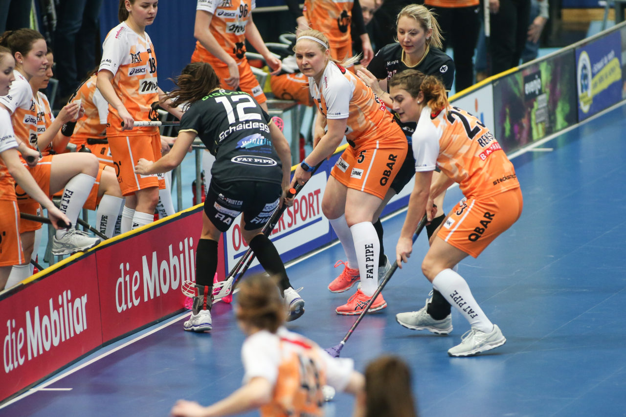Wankdorfhalle (Bern), 24.02.2018, Unihockey Damen Schweizer Cupfinal, Red Ants Rychenberg Winterthur - piranha chur, Silja Eskelinen (Nr. 5, piranha chur)

(Severin Binkert, unihockey-fotos.ch)

Copyright: Severin Binkert, unihockey-fotos.ch – Dieses Bild wurde durch swiss unihockey lizenziert und darf ausschliesslich auf den Online-Kanälen von swiss unihockey verwendet werden. Die redaktionelle oder kommerzielle Nutzung durch Dritte (Medien, Vereine, Unternehmen oder Privatpersonen) per Download von diesem flickr-Account ist ausgeschlossen. Das Bild kann bei Interesse via unihockey-fotos.ch kostenpflichtig lizenziert werden. unihockey-fotos.ch behält sich vor, fehlbaren Medien, Vereinen, Unternehmen oder Privatpersonen Bilder mit einem Zuschlag in Rechnung zu stellen.