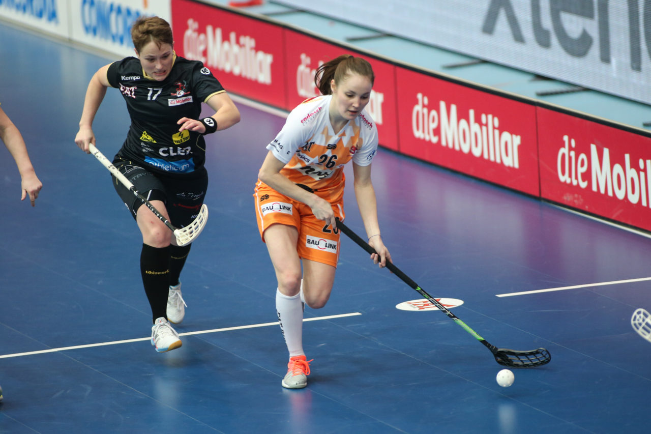 Wankdorfhalle (Bern), 24.02.2018, Unihockey Damen Schweizer Cupfinal, Red Ants Rychenberg Winterthur - piranha chur, 

(Severin Binkert, unihockey-fotos.ch)

Copyright: Severin Binkert, unihockey-fotos.ch – Dieses Bild wurde durch swiss unihockey lizenziert und darf ausschliesslich auf den Online-Kanälen von swiss unihockey verwendet werden. Die redaktionelle oder kommerzielle Nutzung durch Dritte (Medien, Vereine, Unternehmen oder Privatpersonen) per Download von diesem flickr-Account ist ausgeschlossen. Das Bild kann bei Interesse via unihockey-fotos.ch kostenpflichtig lizenziert werden. unihockey-fotos.ch behält sich vor, fehlbaren Medien, Vereinen, Unternehmen oder Privatpersonen Bilder mit einem Zuschlag in Rechnung zu stellen.