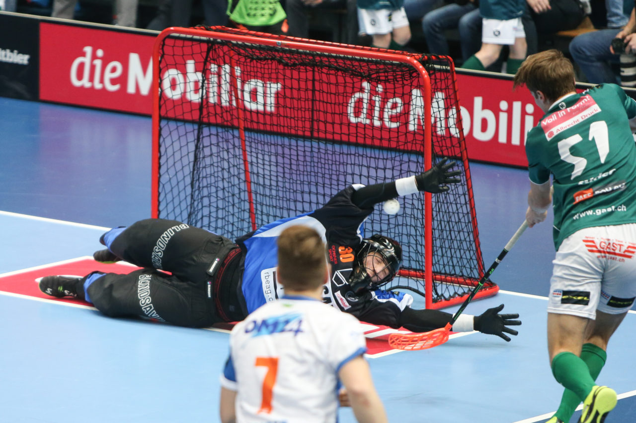 Wankdorfhalle (Bern), 24.02.2018, Unihockey Herren Schweizer Cupfinal, SV Wiler-Ersigen - GC Unihockey, Pascal Meier (Nr. 30, GC Unihockey)

(Severin Binkert, unihockey-fotos.ch)

Copyright: Severin Binkert, unihockey-fotos.ch – Dieses Bild wurde durch swiss unihockey lizenziert und darf ausschliesslich auf den Online-Kanälen von swiss unihockey verwendet werden. Die redaktionelle oder kommerzielle Nutzung durch Dritte (Medien, Vereine, Unternehmen oder Privatpersonen) per Download von diesem flickr-Account ist ausgeschlossen. Das Bild kann bei Interesse via unihockey-fotos.ch kostenpflichtig lizenziert werden. unihockey-fotos.ch behält sich vor, fehlbaren Medien, Vereinen, Unternehmen oder Privatpersonen Bilder mit einem Zuschlag in Rechnung zu stellen.