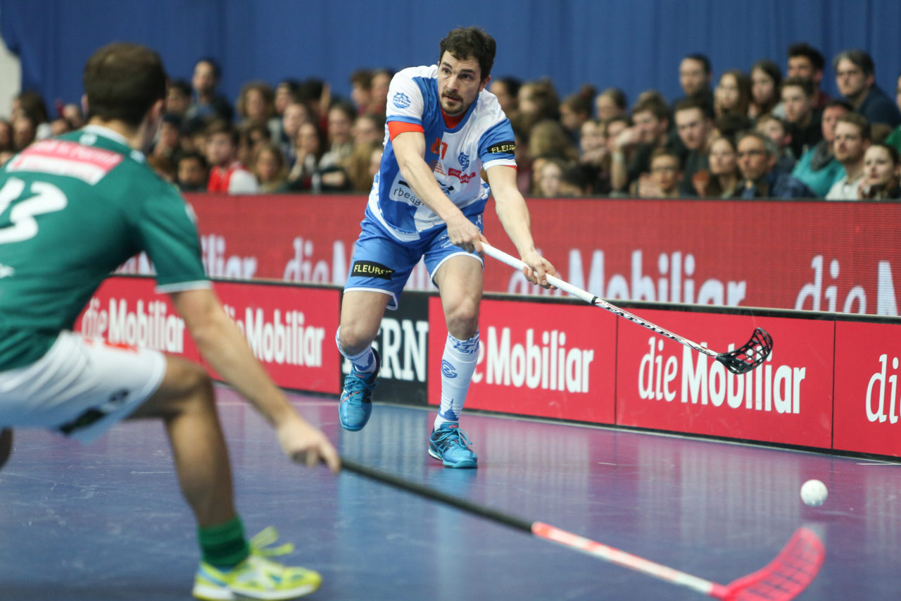 Wankdorfhalle (Bern), 24.02.2018, Unihockey Herren Schweizer Cupfinal, SV Wiler-Ersigen - GC Unihockey, Michael Zürcher (Nr. 81, GC Unihockey)

(Severin Binkert, unihockey-fotos.ch)

Copyright: Severin Binkert, unihockey-fotos.ch – Dieses Bild wurde durch swiss unihockey lizenziert und darf ausschliesslich auf den Online-Kanälen von swiss unihockey verwendet werden. Die redaktionelle oder kommerzielle Nutzung durch Dritte (Medien, Vereine, Unternehmen oder Privatpersonen) per Download von diesem flickr-Account ist ausgeschlossen. Das Bild kann bei Interesse via unihockey-fotos.ch kostenpflichtig lizenziert werden. unihockey-fotos.ch behält sich vor, fehlbaren Medien, Vereinen, Unternehmen oder Privatpersonen Bilder mit einem Zuschlag in Rechnung zu stellen.