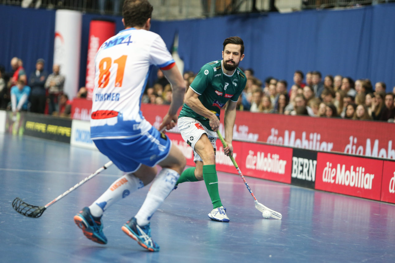 Wankdorfhalle (Bern), 24.02.2018, Unihockey Herren Schweizer Cupfinal, SV Wiler-Ersigen - GC Unihockey, Daniel Sesulka (Nr. 8, SV Wiler-Ersigen)

(Severin Binkert, unihockey-fotos.ch)

Copyright: Severin Binkert, unihockey-fotos.ch – Dieses Bild wurde durch swiss unihockey lizenziert und darf ausschliesslich auf den Online-Kanälen von swiss unihockey verwendet werden. Die redaktionelle oder kommerzielle Nutzung durch Dritte (Medien, Vereine, Unternehmen oder Privatpersonen) per Download von diesem flickr-Account ist ausgeschlossen. Das Bild kann bei Interesse via unihockey-fotos.ch kostenpflichtig lizenziert werden. unihockey-fotos.ch behält sich vor, fehlbaren Medien, Vereinen, Unternehmen oder Privatpersonen Bilder mit einem Zuschlag in Rechnung zu stellen.