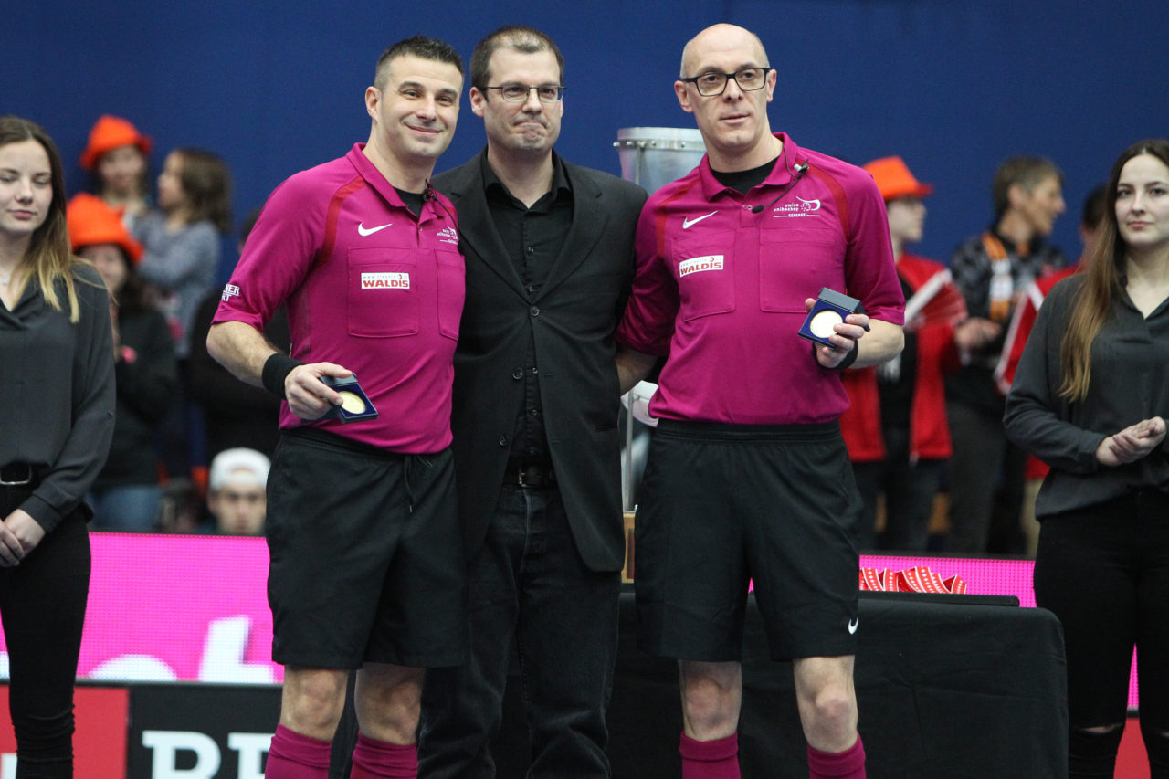 Wankdorfhalle (Bern), 24.02.2018, Unihockey Damen Schweizer Cupfinal, Red Ants Rychenberg Winterthur - piranha chur, Davide Rampoldi, Tino Erni und Christian Crivelli

(Severin Binkert, unihockey-fotos.ch)

Copyright: Severin Binkert, unihockey-fotos.ch – Dieses Bild wurde durch swiss unihockey lizenziert und darf ausschliesslich auf den Online-Kanälen von swiss unihockey verwendet werden. Die redaktionelle oder kommerzielle Nutzung durch Dritte (Medien, Vereine, Unternehmen oder Privatpersonen) per Download von diesem flickr-Account ist ausgeschlossen. Das Bild kann bei Interesse via unihockey-fotos.ch kostenpflichtig lizenziert werden. unihockey-fotos.ch behält sich vor, fehlbaren Medien, Vereinen, Unternehmen oder Privatpersonen Bilder mit einem Zuschlag in Rechnung zu stellen.