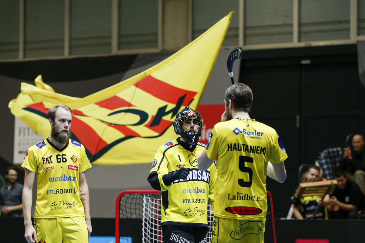 Starting 6 mit Ruven Gruber (Nr. 1, HC Rychenberg Winterthur) und Mikko Hautaniemi (Nr. 5, HC Rychenberg Winterthur).

(HC Rychenberg Winterthur - SV Wiler-Ersigen; Playoff Spiel 1; 17.3.2018; Eulachhallen; Winterthur)
Photos: www.unihockey-fotos.ch / Claudio Thoma