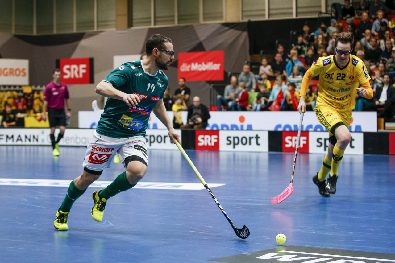 Matthias Hofbauer (Nr. 19, SV Wiler-Ersigen) mit Zug nach vorne.

(HC Rychenberg Winterthur - SV Wiler-Ersigen; Playoff Spiel 1; 17.3.2018; Eulachhallen; Winterthur)
Photos: www.unihockey-fotos.ch / Claudio Thoma