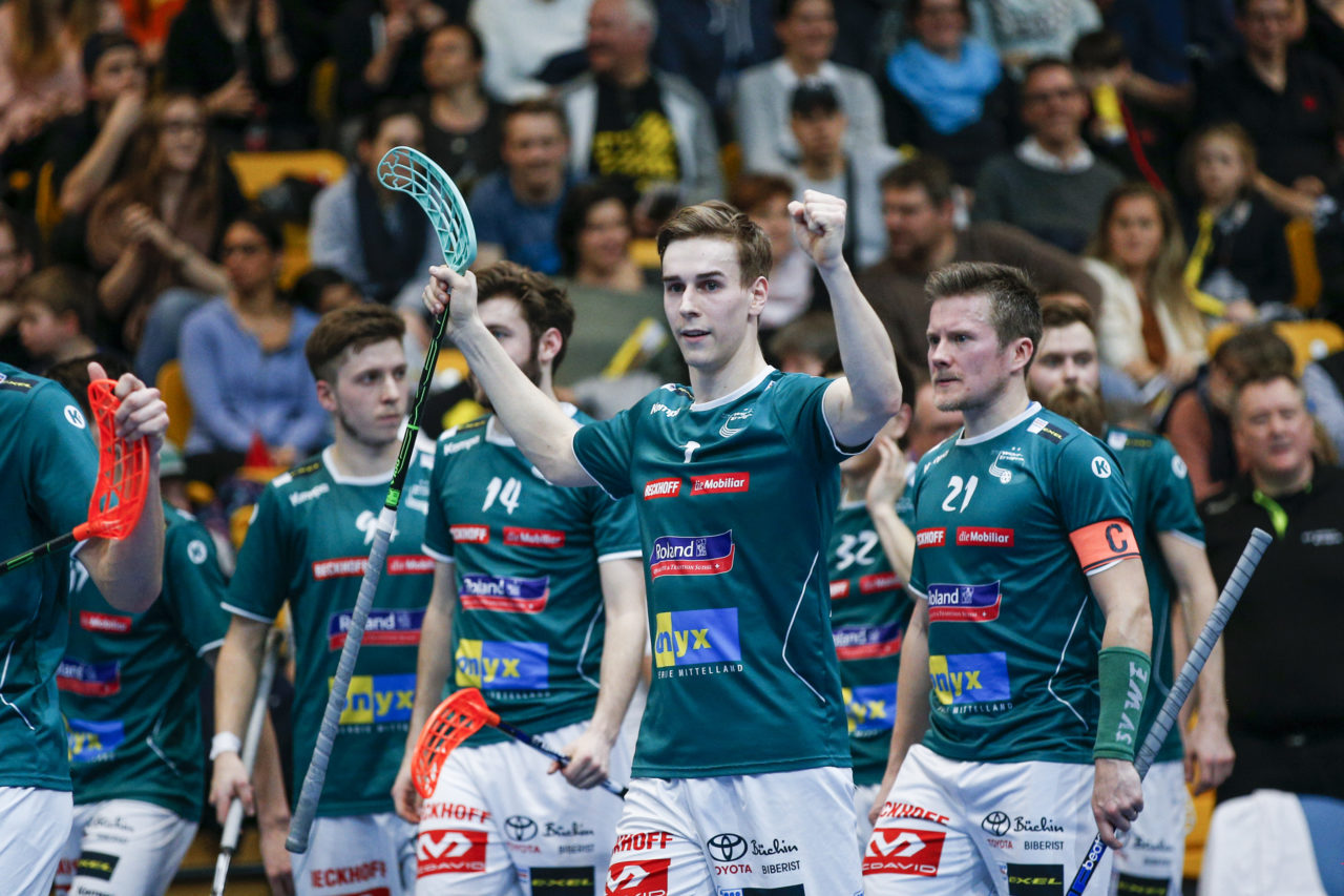 Nicola Bischofberger (Nr. 2, SV Wiler-Ersigen) nach dem 0:3.

(HC Rychenberg Winterthur - SV Wiler-Ersigen; Playoff Spiel 1; 17.3.2018; Eulachhallen; Winterthur)
Photos: www.unihockey-fotos.ch / Claudio Thoma