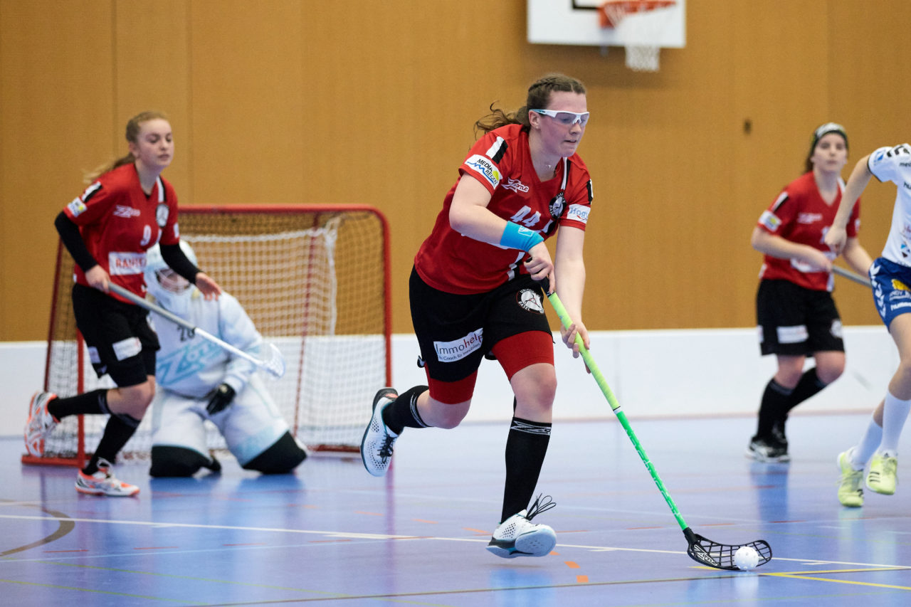 Juniorinnen U21B Aufstiegsspiele 3. Spiel Zug United -  Unihockey Basel Regio 
Resultat 4 : 6 am  18. März 2018 in der Sporthalle Schönenbühl in Unterägeri 
Bild: Michael Peter