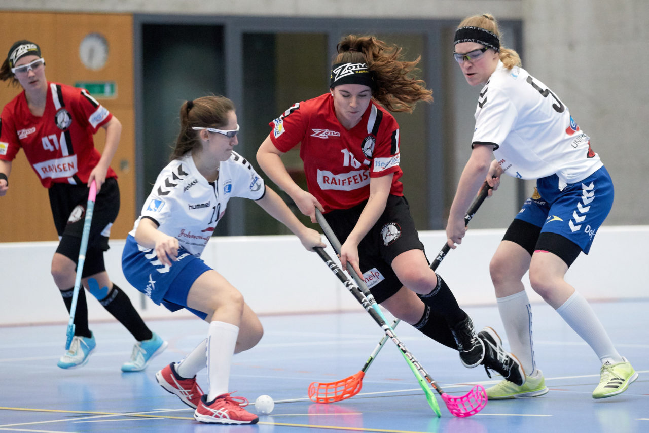 Juniorinnen U21B Aufstiegsspiele 3. Spiel Zug United -  Unihockey Basel Regio 
Resultat 4 : 6 am  18. März 2018 in der Sporthalle Schönenbühl in Unterägeri 
Bild: Michael Peter