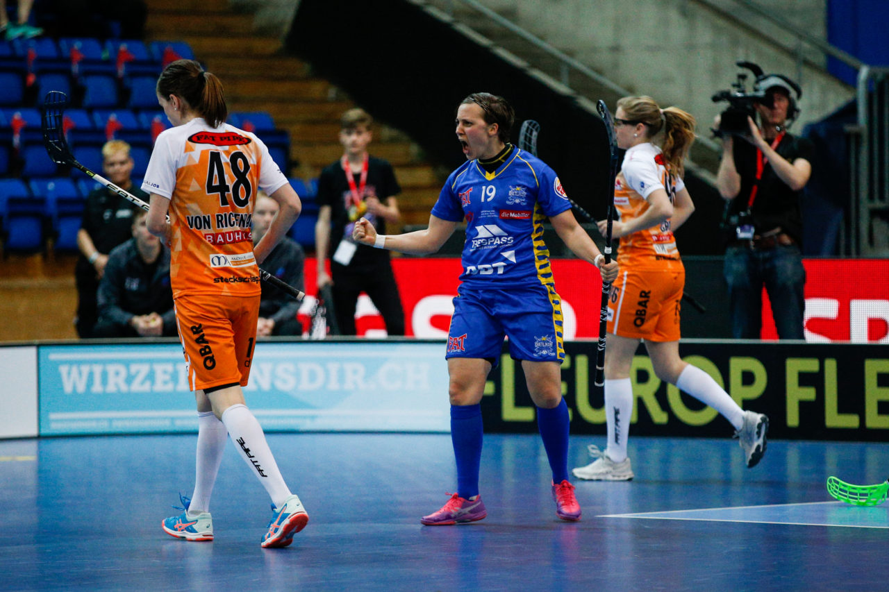 Julia Suter (Nr. 19, UHC Dietlikon) jubelt nach dem 4:3.
(Superfinal SV Wiler-Ersigen - Floorball Köniz, SWISS Arena, Kloten, 22. April 2018)
