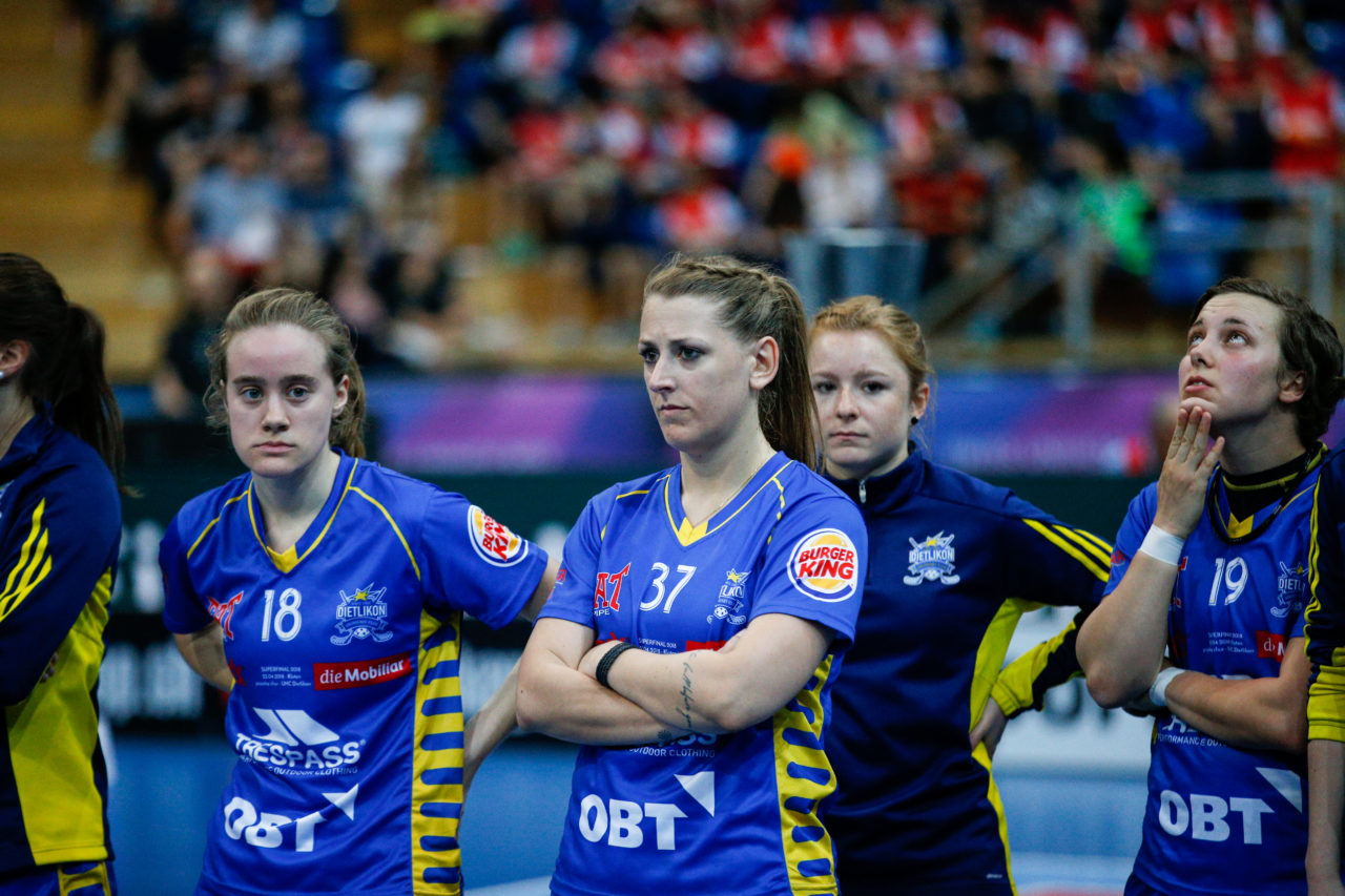 Enttäuschung bei Andrea Streiff (Nr. 37, UHC Dietlikon) und Dietlikon.
(Superfinal SV Wiler-Ersigen - Floorball Köniz, SWISS Arena, Kloten, 22. April 2018)