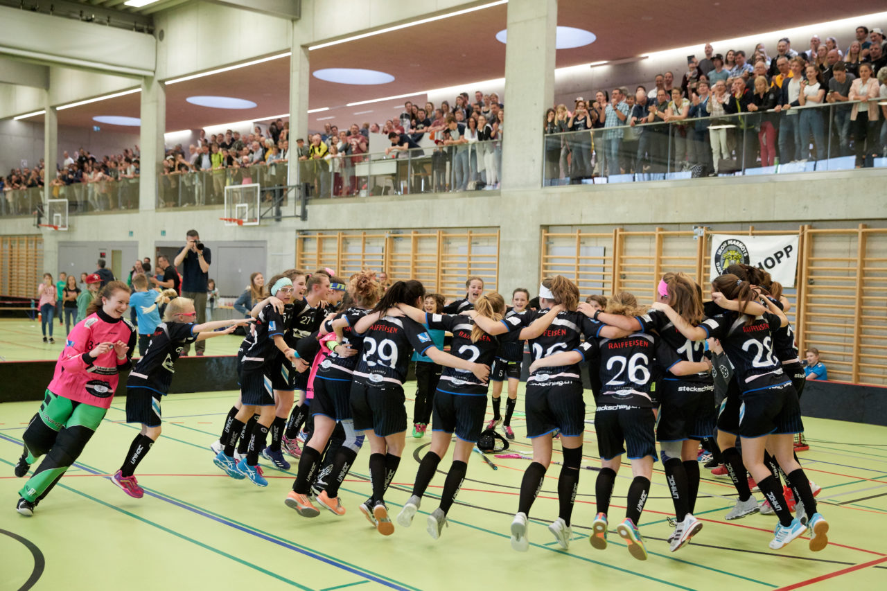 Schweizermeisterschaft 2018 der Juniorinnen B und C 
am 14. und 15. April  2018 in der Sporthalle Dorfmatt in Rotkreuz Der UHC Einhorn Hünenberg wird  in beiden Ligen Schweizermeister 
Bild: Michael Peter