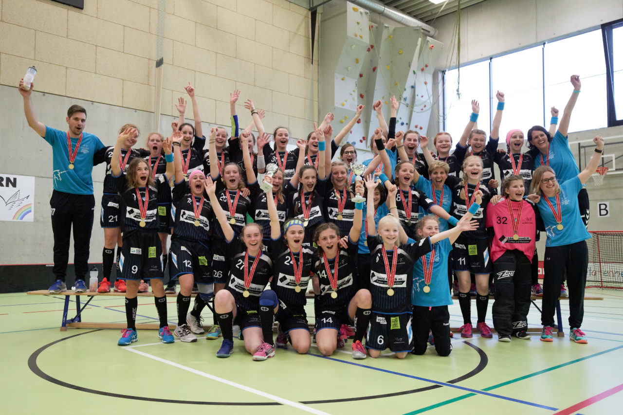 Schweizermeisterschaft 2018 der Juniorinnen B und C 
am 14. und 15. April  2018 in der Sporthalle Dorfmatt in Rotkreuz Der UHC Einhorn Hünenberg wird  in beiden Ligen Schweizermeister 
Bild: Michael Peter