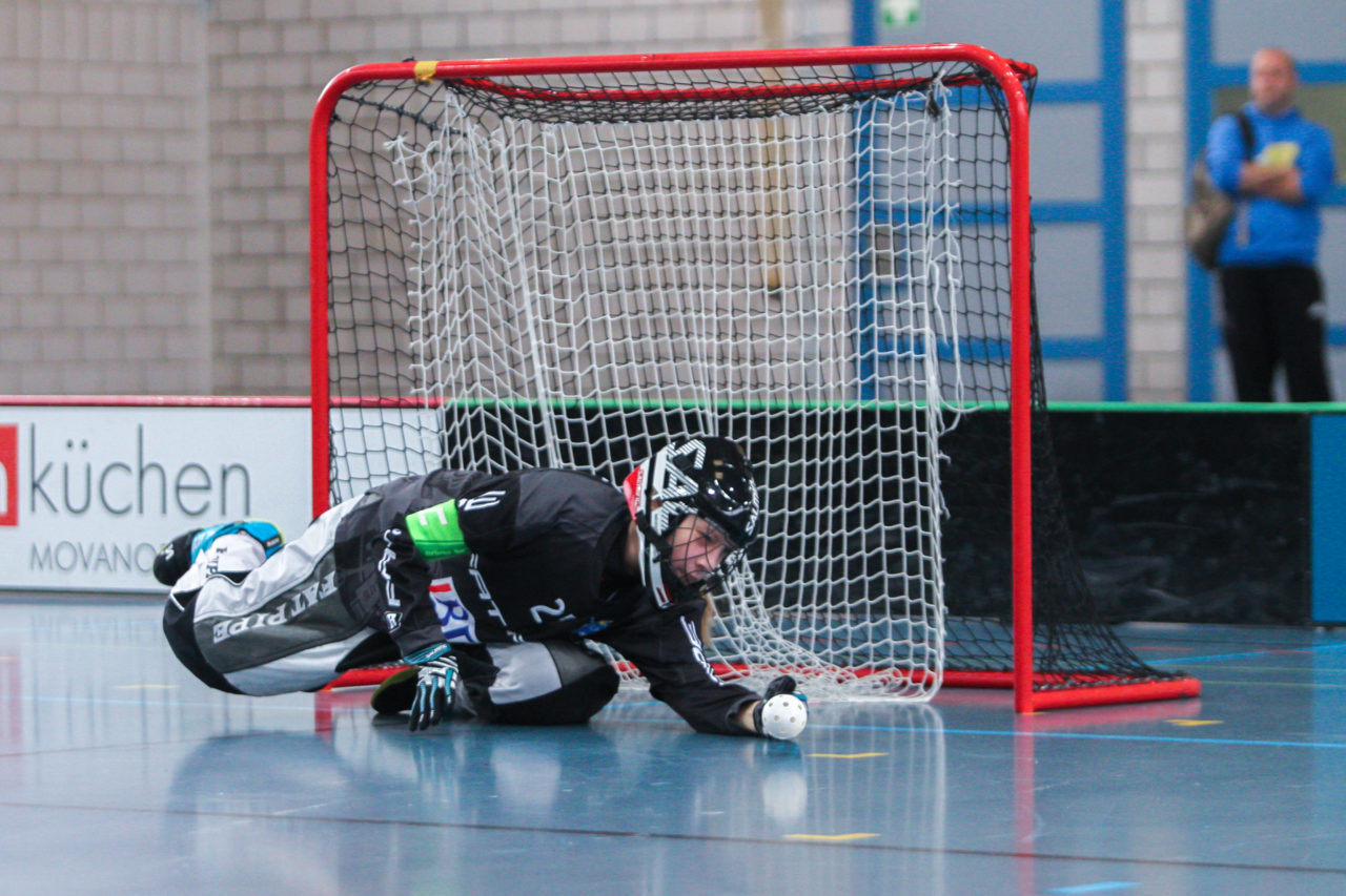 Sporthalle Dürrbach (Dübendorf), 20.10.2018, Unihockey Juniorinnen C 2. Runde, Kloten-Dietlikon Jets - Hot Chilis Rümlang-Regensdorf II, 

(Claudio Schwarz, unihockey-fotos.ch)

Copyright: Claudio Schwarz, unihockey-fotos.ch – Dieses Bild wurde durch swiss unihockey lizenziert und darf ausschliesslich auf den Online-Kanälen von swiss unihockey verwendet werden. Die redaktionelle oder kommerzielle Nutzung durch Dritte (Medien, Vereine, Unternehmen oder Privatpersonen) per Download von diesem flickr-Account ist ausgeschlossen. Das Bild kann bei Interesse via unihockey-fotos.ch kostenpflichtig lizenziert werden. unihockey-fotos.ch behält sich vor, fehlbaren Medien, Vereinen, Unternehmen oder Privatpersonen Bilder mit einem Zuschlag in Rechnung zu stellen.