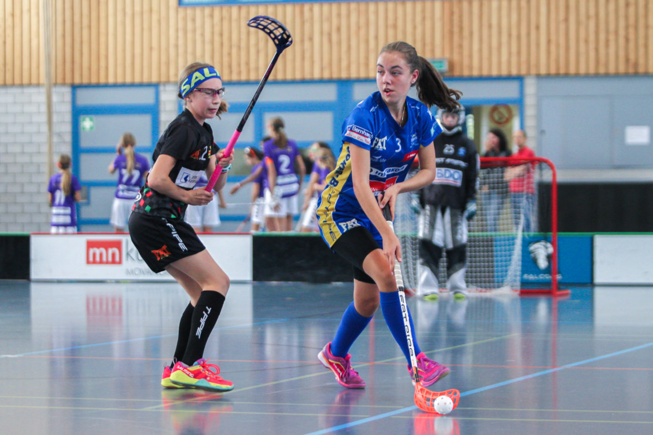 Sporthalle Dürrbach (Dübendorf), 20.10.2018, Unihockey Juniorinnen C 2. Runde, Kloten-Dietlikon Jets - Hot Chilis Rümlang-Regensdorf II, 

(Claudio Schwarz, unihockey-fotos.ch)

Copyright: Claudio Schwarz, unihockey-fotos.ch – Dieses Bild wurde durch swiss unihockey lizenziert und darf ausschliesslich auf den Online-Kanälen von swiss unihockey verwendet werden. Die redaktionelle oder kommerzielle Nutzung durch Dritte (Medien, Vereine, Unternehmen oder Privatpersonen) per Download von diesem flickr-Account ist ausgeschlossen. Das Bild kann bei Interesse via unihockey-fotos.ch kostenpflichtig lizenziert werden. unihockey-fotos.ch behält sich vor, fehlbaren Medien, Vereinen, Unternehmen oder Privatpersonen Bilder mit einem Zuschlag in Rechnung zu stellen.