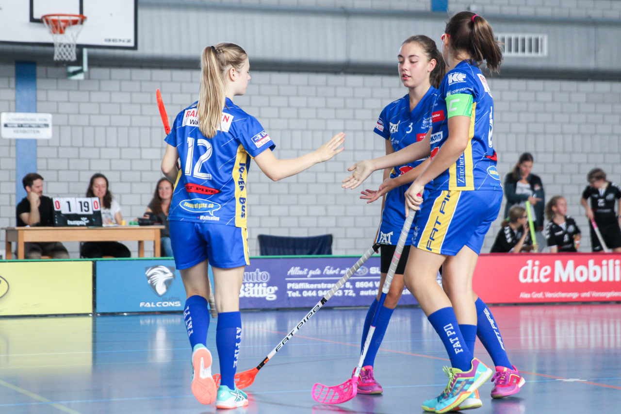 Sporthalle Dürrbach (Dübendorf), 20.10.2018, Unihockey Juniorinnen C 2. Runde, Kloten-Dietlikon Jets - Zürich Oberland Pumas, 

(Claudio Schwarz, unihockey-fotos.ch)

Copyright: Claudio Schwarz, unihockey-fotos.ch – Dieses Bild wurde durch swiss unihockey lizenziert und darf ausschliesslich auf den Online-Kanälen von swiss unihockey verwendet werden. Die redaktionelle oder kommerzielle Nutzung durch Dritte (Medien, Vereine, Unternehmen oder Privatpersonen) per Download von diesem flickr-Account ist ausgeschlossen. Das Bild kann bei Interesse via unihockey-fotos.ch kostenpflichtig lizenziert werden. unihockey-fotos.ch behält sich vor, fehlbaren Medien, Vereinen, Unternehmen oder Privatpersonen Bilder mit einem Zuschlag in Rechnung zu stellen.
