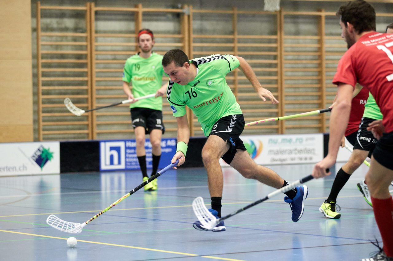 Herren 1. Liga Gruppe 2 
Zuger Highlands - Bülach Floorball 
Resultat 5 : 6 nach Verlängerung  am 11. November 2018 in der Sporthalle  Hofmatt in Oberägeri 
Bild: Michael Peter