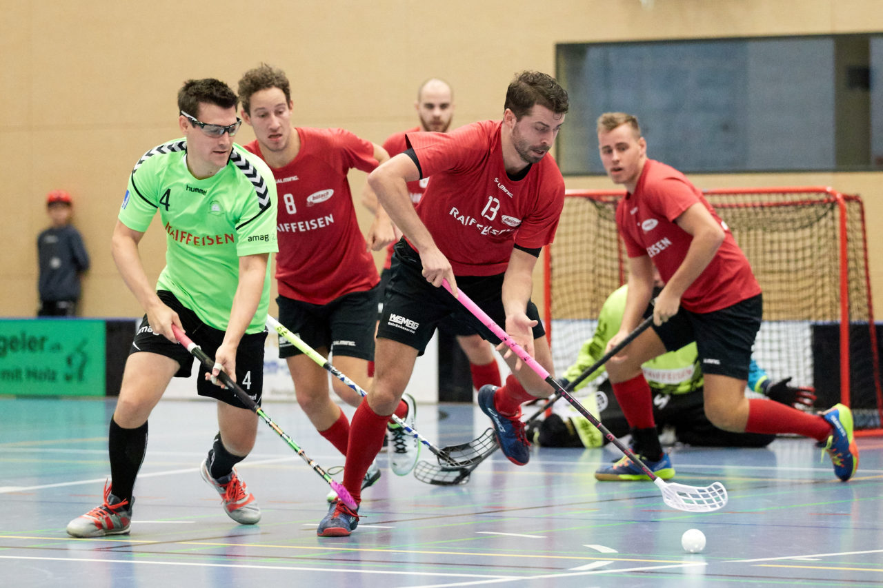Herren 1. Liga Gruppe 2 
Zuger Highlands - Bülach Floorball 
Resultat 5 : 6 nach Verlängerung  am 11. November 2018 in der Sporthalle  Hofmatt in Oberägeri 
Bild: Michael Peter