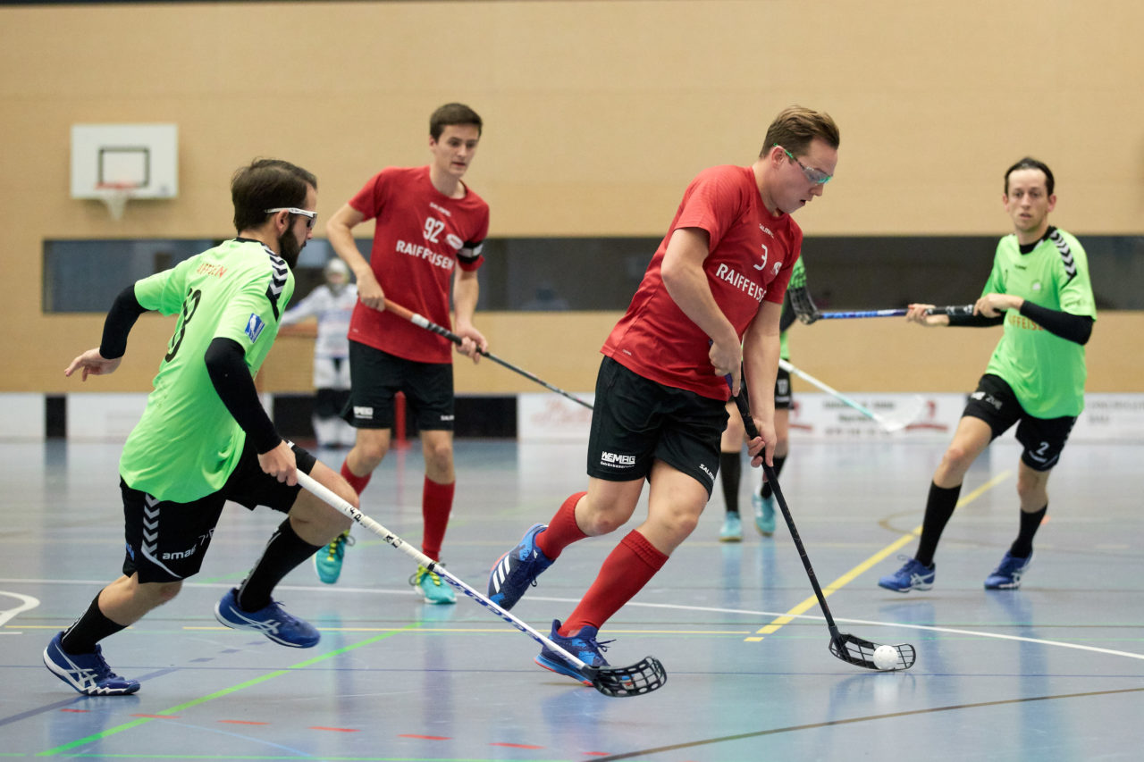 Herren 1. Liga Gruppe 2 
Zuger Highlands - Bülach Floorball 
Resultat 5 : 6 nach Verlängerung  am 11. November 2018 in der Sporthalle  Hofmatt in Oberägeri 
Bild: Michael Peter