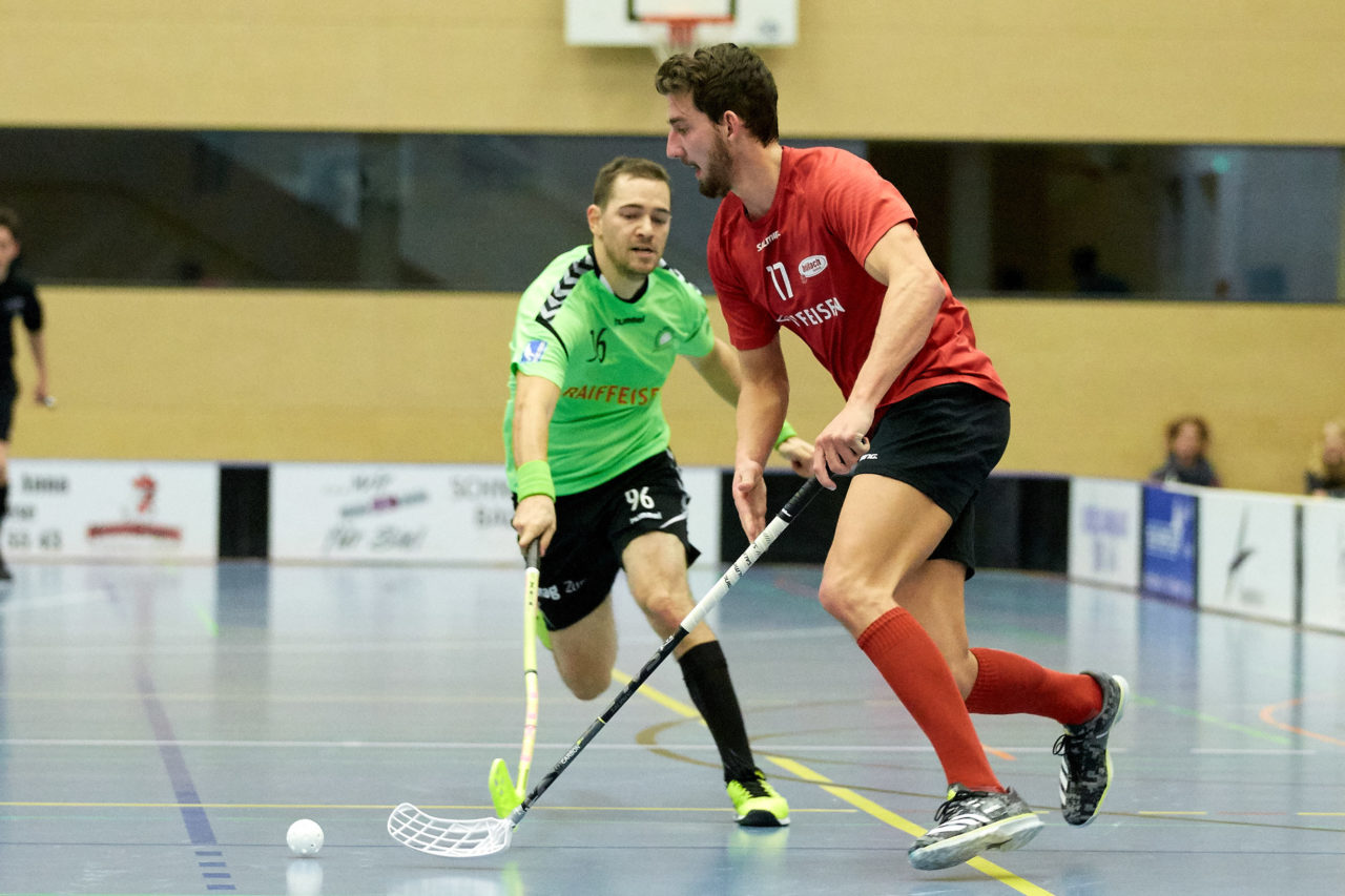 Herren 1. Liga Gruppe 2 
Zuger Highlands - Bülach Floorball 
Resultat 5 : 6 nach Verlängerung  am 11. November 2018 in der Sporthalle  Hofmatt in Oberägeri 
Bild: Michael Peter