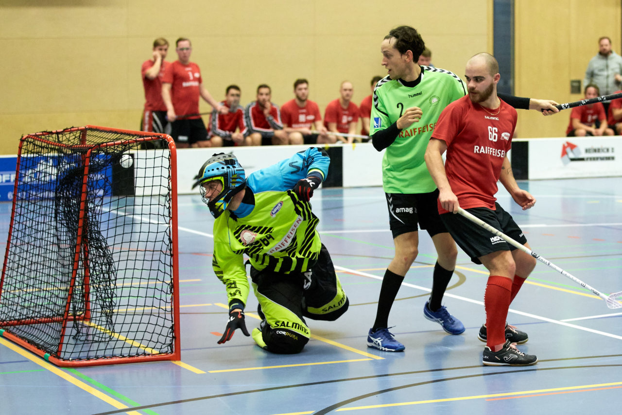 Herren 1. Liga Gruppe 2 
Zuger Highlands - Bülach Floorball 
Resultat 5 : 6 nach Verlängerung  am 11. November 2018 in der Sporthalle  Hofmatt in Oberägeri 
Bild: Michael Peter