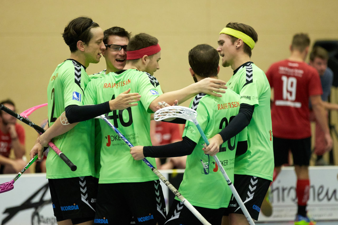 Herren 1. Liga Gruppe 2 
Zuger Highlands - Bülach Floorball 
Resultat 5 : 6 nach Verlängerung  am 11. November 2018 in der Sporthalle  Hofmatt in Oberägeri 
Bild: Michael Peter