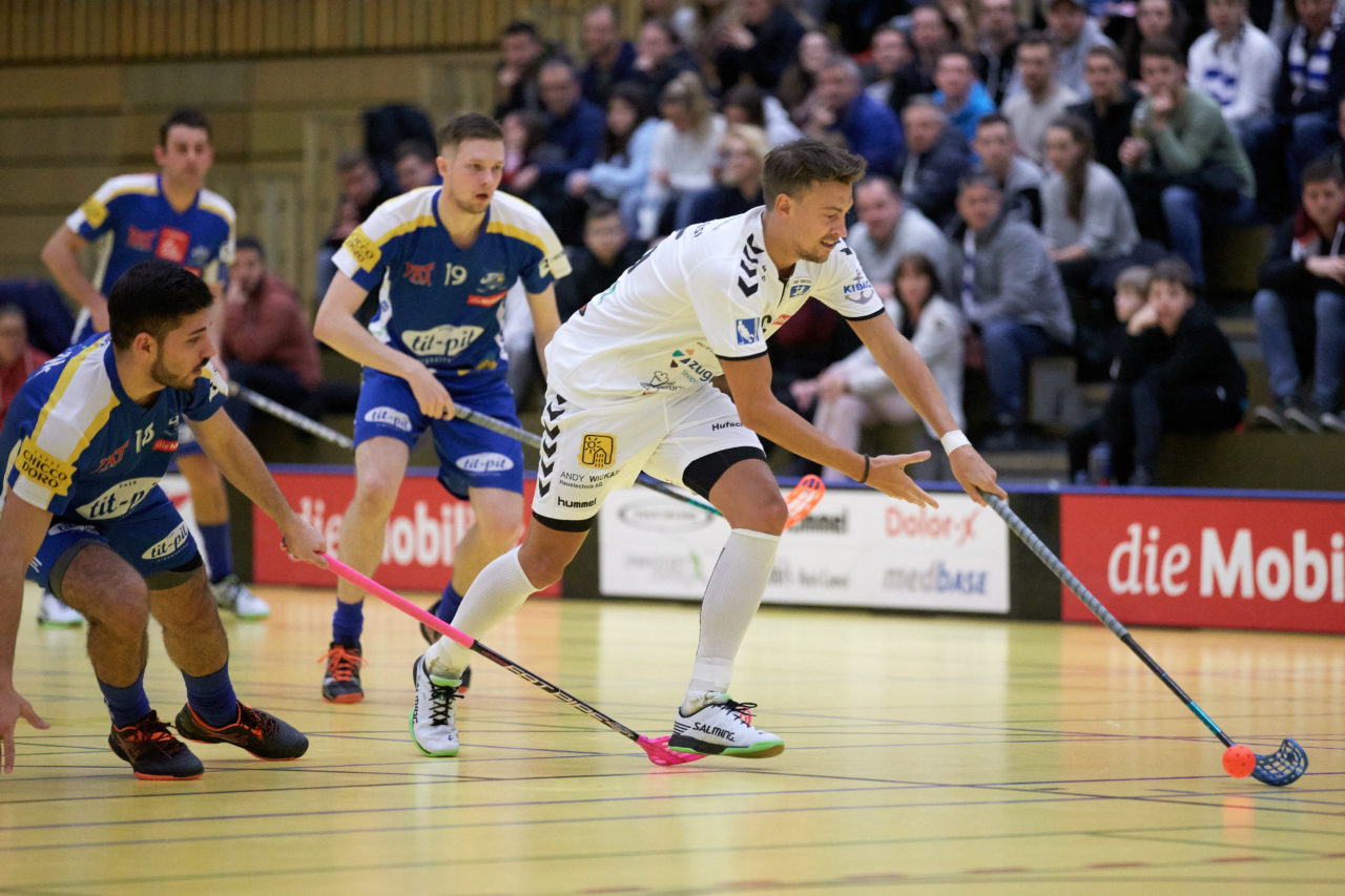 Zug United Herren NLA
Zug United - Kloten-Dietlikon Jets 
Resultat 7 : 6 nach Verlängerung am 6. Januar  Dezember 2019 in der Sporthalle in Zug 
Bild: Michael Peter