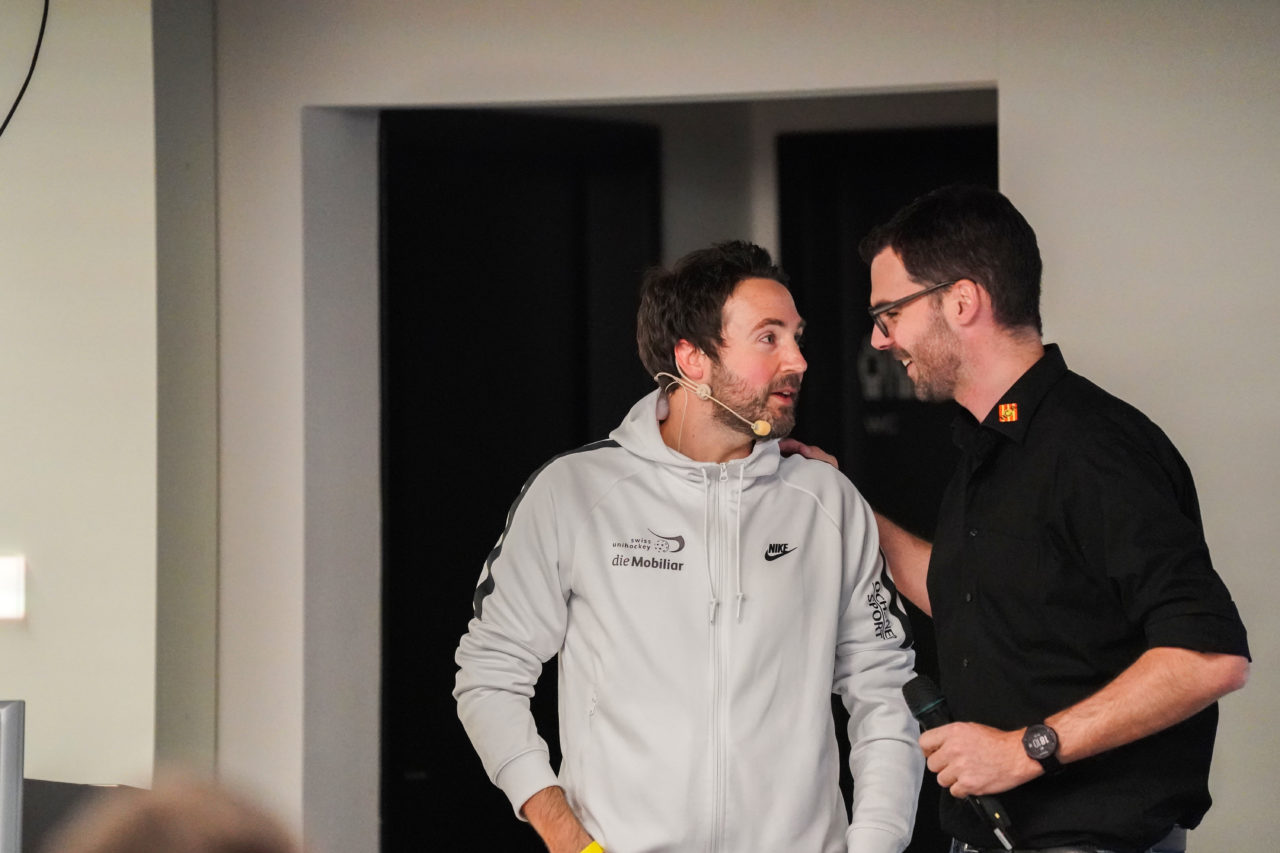 AXA Arena (Winterthur), 26.01.2019, Unihockey Herren NLA 19. Runde, HC Rychenberg Winterthur - SV Wiler-Ersigen, David Jansson und Mario Kradolfer

(Claudio Schwarz, unihockey-fotos.ch)

Copyright: Claudio Schwarz, unihockey-fotos.ch – Dieses Bild wurde durch swiss unihockey lizenziert und darf ausschliesslich auf den Online-Kanälen von swiss unihockey verwendet werden. Die redaktionelle oder kommerzielle Nutzung durch Dritte (Medien, Vereine, Unternehmen oder Privatpersonen) per Download von diesem flickr-Account ist ausgeschlossen. Das Bild kann bei Interesse via unihockey-fotos.ch kostenpflichtig lizenziert werden. unihockey-fotos.ch behält sich vor, fehlbaren Medien, Vereinen, Unternehmen oder Privatpersonen Bilder mit einem Zuschlag in Rechnung zu stellen.