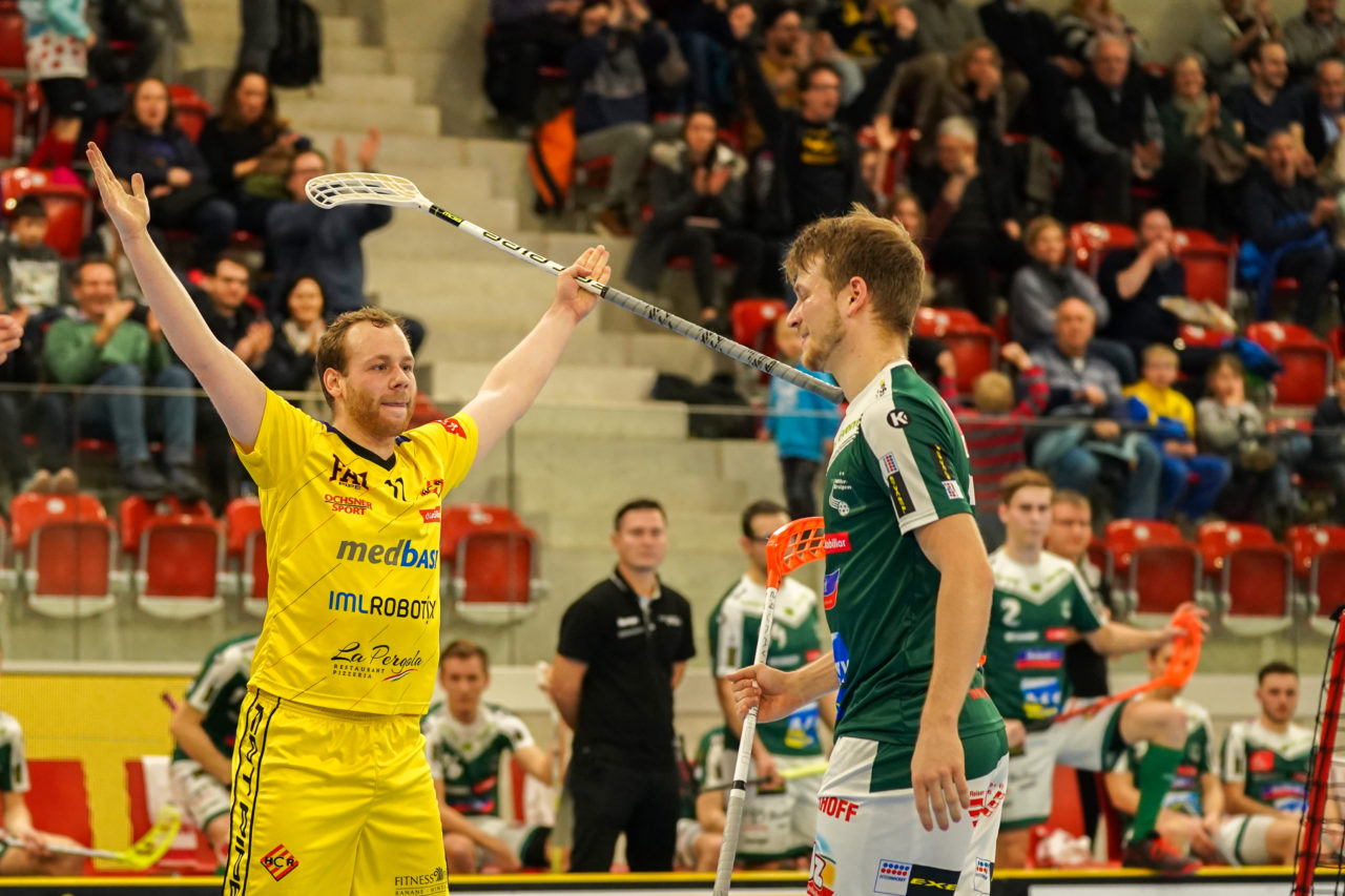 AXA Arena (Winterthur), 26.01.2019, Unihockey Herren NLA 19. Runde, HC Rychenberg Winterthur - SV Wiler-Ersigen, Pascal Kern (Nr. 11, HC Rychenberg Winterthur) nach dem 2:1

(Claudio Schwarz, unihockey-fotos.ch)

Copyright: Claudio Schwarz, unihockey-fotos.ch – Dieses Bild wurde durch swiss unihockey lizenziert und darf ausschliesslich auf den Online-Kanälen von swiss unihockey verwendet werden. Die redaktionelle oder kommerzielle Nutzung durch Dritte (Medien, Vereine, Unternehmen oder Privatpersonen) per Download von diesem flickr-Account ist ausgeschlossen. Das Bild kann bei Interesse via unihockey-fotos.ch kostenpflichtig lizenziert werden. unihockey-fotos.ch behält sich vor, fehlbaren Medien, Vereinen, Unternehmen oder Privatpersonen Bilder mit einem Zuschlag in Rechnung zu stellen.