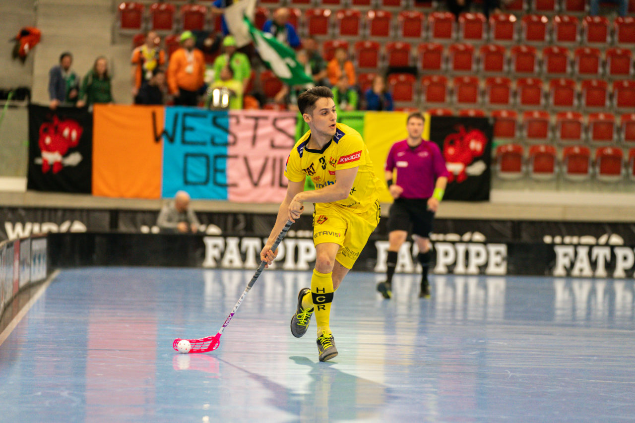 AXA Arena (Winterthur), 26.01.2019, Unihockey Herren NLA 19. Runde, HC Rychenberg Winterthur - SV Wiler-Ersigen, Michel Schwerzmann (Nr. 34, HC Rychenberg Winterthur) am Ball

(Claudio Schwarz, unihockey-fotos.ch)

Copyright: Claudio Schwarz, unihockey-fotos.ch – Dieses Bild wurde durch swiss unihockey lizenziert und darf ausschliesslich auf den Online-Kanälen von swiss unihockey verwendet werden. Die redaktionelle oder kommerzielle Nutzung durch Dritte (Medien, Vereine, Unternehmen oder Privatpersonen) per Download von diesem flickr-Account ist ausgeschlossen. Das Bild kann bei Interesse via unihockey-fotos.ch kostenpflichtig lizenziert werden. unihockey-fotos.ch behält sich vor, fehlbaren Medien, Vereinen, Unternehmen oder Privatpersonen Bilder mit einem Zuschlag in Rechnung zu stellen.