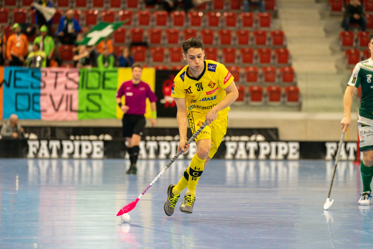 AXA Arena (Winterthur), 26.01.2019, Unihockey Herren NLA 19. Runde, HC Rychenberg Winterthur - SV Wiler-Ersigen, Michel Schwerzmann (Nr. 34, HC Rychenberg Winterthur) am Ball

(Claudio Schwarz, unihockey-fotos.ch)

Copyright: Claudio Schwarz, unihockey-fotos.ch – Dieses Bild wurde durch swiss unihockey lizenziert und darf ausschliesslich auf den Online-Kanälen von swiss unihockey verwendet werden. Die redaktionelle oder kommerzielle Nutzung durch Dritte (Medien, Vereine, Unternehmen oder Privatpersonen) per Download von diesem flickr-Account ist ausgeschlossen. Das Bild kann bei Interesse via unihockey-fotos.ch kostenpflichtig lizenziert werden. unihockey-fotos.ch behält sich vor, fehlbaren Medien, Vereinen, Unternehmen oder Privatpersonen Bilder mit einem Zuschlag in Rechnung zu stellen.