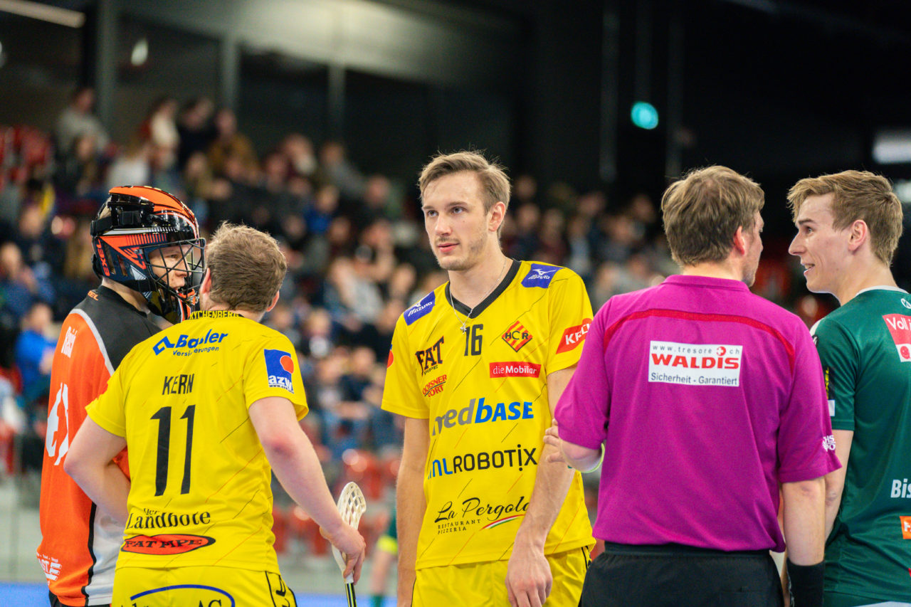 AXA Arena (Winterthur), 26.01.2019, Unihockey Herren NLA 19. Runde, HC Rychenberg Winterthur - SV Wiler-Ersigen, Moritz Schaub (Nr. 16, HC Rychenberg Winterthur)

(Claudio Schwarz, unihockey-fotos.ch)

Copyright: Claudio Schwarz, unihockey-fotos.ch – Dieses Bild wurde durch swiss unihockey lizenziert und darf ausschliesslich auf den Online-Kanälen von swiss unihockey verwendet werden. Die redaktionelle oder kommerzielle Nutzung durch Dritte (Medien, Vereine, Unternehmen oder Privatpersonen) per Download von diesem flickr-Account ist ausgeschlossen. Das Bild kann bei Interesse via unihockey-fotos.ch kostenpflichtig lizenziert werden. unihockey-fotos.ch behält sich vor, fehlbaren Medien, Vereinen, Unternehmen oder Privatpersonen Bilder mit einem Zuschlag in Rechnung zu stellen.