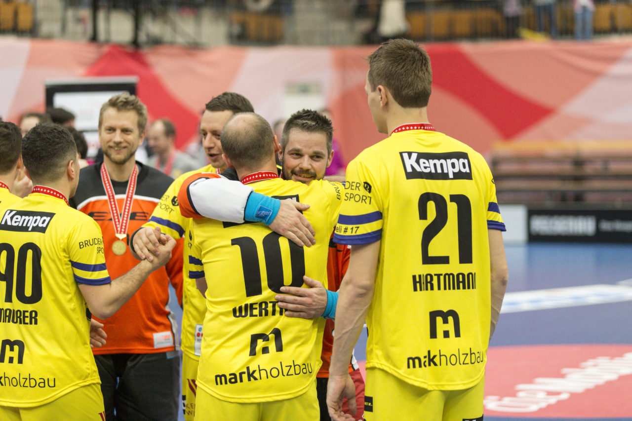 Wankdorf (Bern), 23.02.2019, Unihockey Herren Ligacup Final, UHC Nuglar United - Blau-Gelb Cazis; Blau-Gelb Cazis ist Licacup Sieger 2019.
 
(Claudio Thoma, unihockey-fotos.ch)
 
Copyright: Claudio Thoma, unihockey-fotos.ch – Dieses Bild wurde durch swiss unihockey lizenziert und darf ausschliesslich auf den Online-Kanälen von swiss unihockey verwendet werden. Die redaktionelle oder kommerzielle Nutzung durch Dritte (Medien, Vereine, Unternehmen oder Privatpersonen) per Download von diesem flickr-Account ist ausgeschlossen. Das Bild kann bei Interesse via unihockey-fotos.ch kostenpflichtig lizenziert werden. unihockey-fotos.ch behält sich vor, fehlbaren Medien, Vereinen, Unternehmen oder Privatpersonen Bilder mit einem Zuschlag in Rechnung zu stellen.