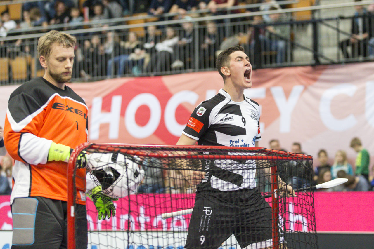 Wankdorf (Bern), 23.02.2019, Unihockey Herren Ligacup Final, UHC Nuglar United - Blau-Gelb Cazis; Mathias Stocker (Nr. 9, Nuglar United) bejubelt seinen Treffer.
 
(Claudio Thoma, unihockey-fotos.ch)
 
Copyright: Claudio Thoma, unihockey-fotos.ch – Dieses Bild wurde durch swiss unihockey lizenziert und darf ausschliesslich auf den Online-Kanälen von swiss unihockey verwendet werden. Die redaktionelle oder kommerzielle Nutzung durch Dritte (Medien, Vereine, Unternehmen oder Privatpersonen) per Download von diesem flickr-Account ist ausgeschlossen. Das Bild kann bei Interesse via unihockey-fotos.ch kostenpflichtig lizenziert werden. unihockey-fotos.ch behält sich vor, fehlbaren Medien, Vereinen, Unternehmen oder Privatpersonen Bilder mit einem Zuschlag in Rechnung zu stellen.