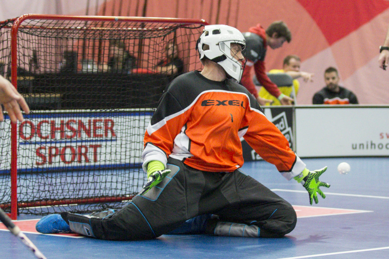Wankdorf (Bern), 23.02.2019, Unihockey Herren Ligacup Final, UHC Nuglar United - Blau-Gelb Cazis; Adrian Koch (Nr. 1, Blau-Gelb Cazis).
 
(Claudio Thoma, unihockey-fotos.ch)
 
Copyright: Claudio Thoma, unihockey-fotos.ch – Dieses Bild wurde durch swiss unihockey lizenziert und darf ausschliesslich auf den Online-Kanälen von swiss unihockey verwendet werden. Die redaktionelle oder kommerzielle Nutzung durch Dritte (Medien, Vereine, Unternehmen oder Privatpersonen) per Download von diesem flickr-Account ist ausgeschlossen. Das Bild kann bei Interesse via unihockey-fotos.ch kostenpflichtig lizenziert werden. unihockey-fotos.ch behält sich vor, fehlbaren Medien, Vereinen, Unternehmen oder Privatpersonen Bilder mit einem Zuschlag in Rechnung zu stellen.