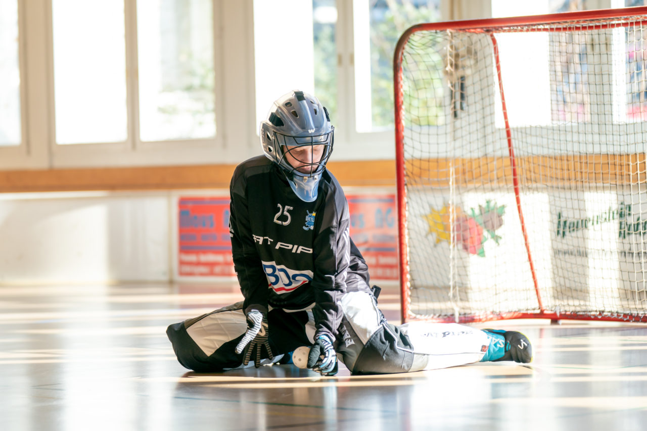Landbüel (Wil ZH), 16.2019, Unihockey Juniorinnen B 7. Runde, Kloten-Dietlikon Jets - Traktor Buchberg-Rüdl.  

(Claudio Schwarz, unihockey-fotos.ch)

Copyright: Claudio Schwarz, unihockey-fotos.ch – Dieses Bild wurde durch swiss unihockey lizenziert und darf ausschliesslich auf den Online-Kanälen von swiss unihockey verwendet werden. Die redaktionelle oder kommerzielle Nutzung durch Dritte (Medien, Vereine, Unternehmen oder Privatpersonen) per Download von diesem flickr-Account ist ausgeschlossen. Das Bild kann bei Interesse via unihockey-fotos.ch kostenpflichtig lizenziert werden. unihockey-fotos.ch behält sich vor, fehlbaren Medien, Vereinen, Unternehmen oder Privatpersonen Bilder mit einem Zuschlag in Rechnung zu stellen.