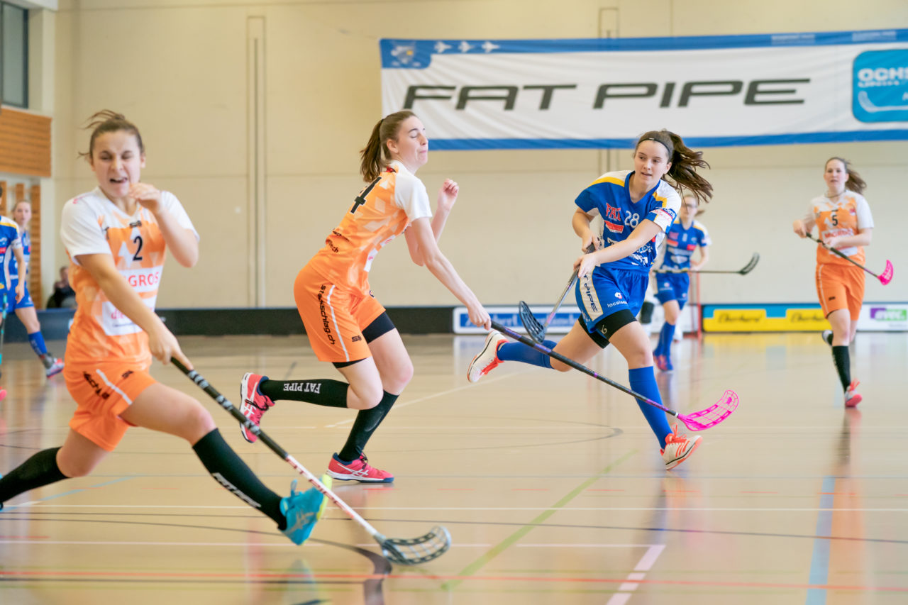 Hüenerweid (Dietlikon), 09.02.2019, Unihockey Damen U21 17. Runde, Kloten-Dietlikon Jets - piranha chur, Mara Müller (Nr. 28, Kloten-Dietlikon Jets) mit einem Abschlussversuch

(Claudio Schwarz, unihockey-fotos.ch)

Copyright: Claudio Schwarz, unihockey-fotos.ch – Dieses Bild wurde durch swiss unihockey lizenziert und darf ausschliesslich auf den Online-Kanälen von swiss unihockey verwendet werden. Die redaktionelle oder kommerzielle Nutzung durch Dritte (Medien, Vereine, Unternehmen oder Privatpersonen) per Download von diesem flickr-Account ist ausgeschlossen. Das Bild kann bei Interesse via unihockey-fotos.ch kostenpflichtig lizenziert werden. unihockey-fotos.ch behält sich vor, fehlbaren Medien, Vereinen, Unternehmen oder Privatpersonen Bilder mit einem Zuschlag in Rechnung zu stellen.