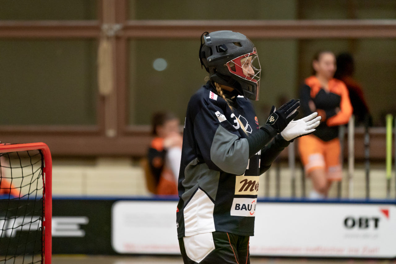 Hüenerweid (Dietlikon), 09.02.2019, Unihockey Damen NLA 17. Runde, Kloten-Dietlikon Jets - piranha chur, Corinne Waldburger (Nr. 36, piranha chur)

(Claudio Schwarz, unihockey-fotos.ch)

Copyright: Claudio Schwarz, unihockey-fotos.ch – Dieses Bild wurde durch swiss unihockey lizenziert und darf ausschliesslich auf den Online-Kanälen von swiss unihockey verwendet werden. Die redaktionelle oder kommerzielle Nutzung durch Dritte (Medien, Vereine, Unternehmen oder Privatpersonen) per Download von diesem flickr-Account ist ausgeschlossen. Das Bild kann bei Interesse via unihockey-fotos.ch kostenpflichtig lizenziert werden. unihockey-fotos.ch behält sich vor, fehlbaren Medien, Vereinen, Unternehmen oder Privatpersonen Bilder mit einem Zuschlag in Rechnung zu stellen.